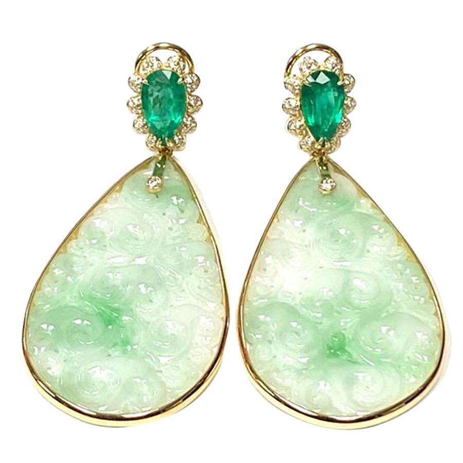 Detachable Pears Shape Emerald,Carved Jade with Diamonds in 18K Yellow Gold. from 'G-One' Collection

Gemstone Weight: Emerald- 4.36 Carats

Diamond: G-H / VS, Approx Wt: 0.62 Carats