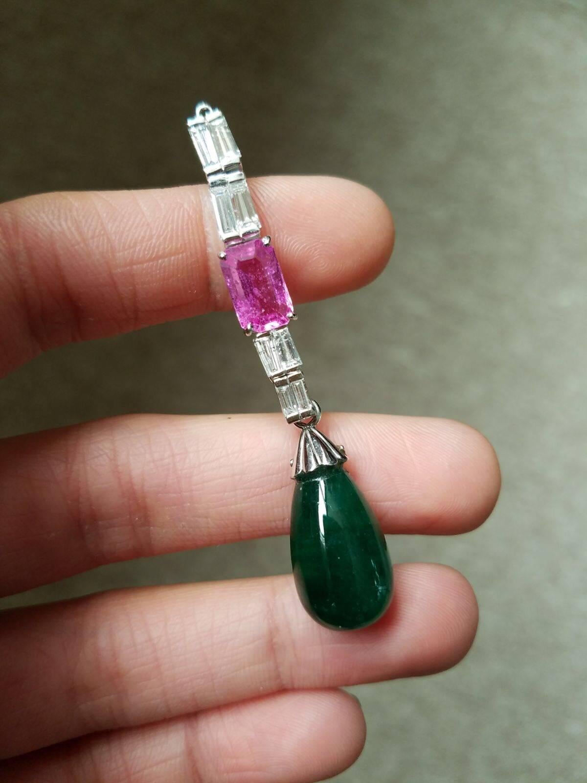 18 Karat Halskette mit abnehmbarem rosa Saphir, Smaragdtropfen und Diamant (Ovalschliff) im Angebot