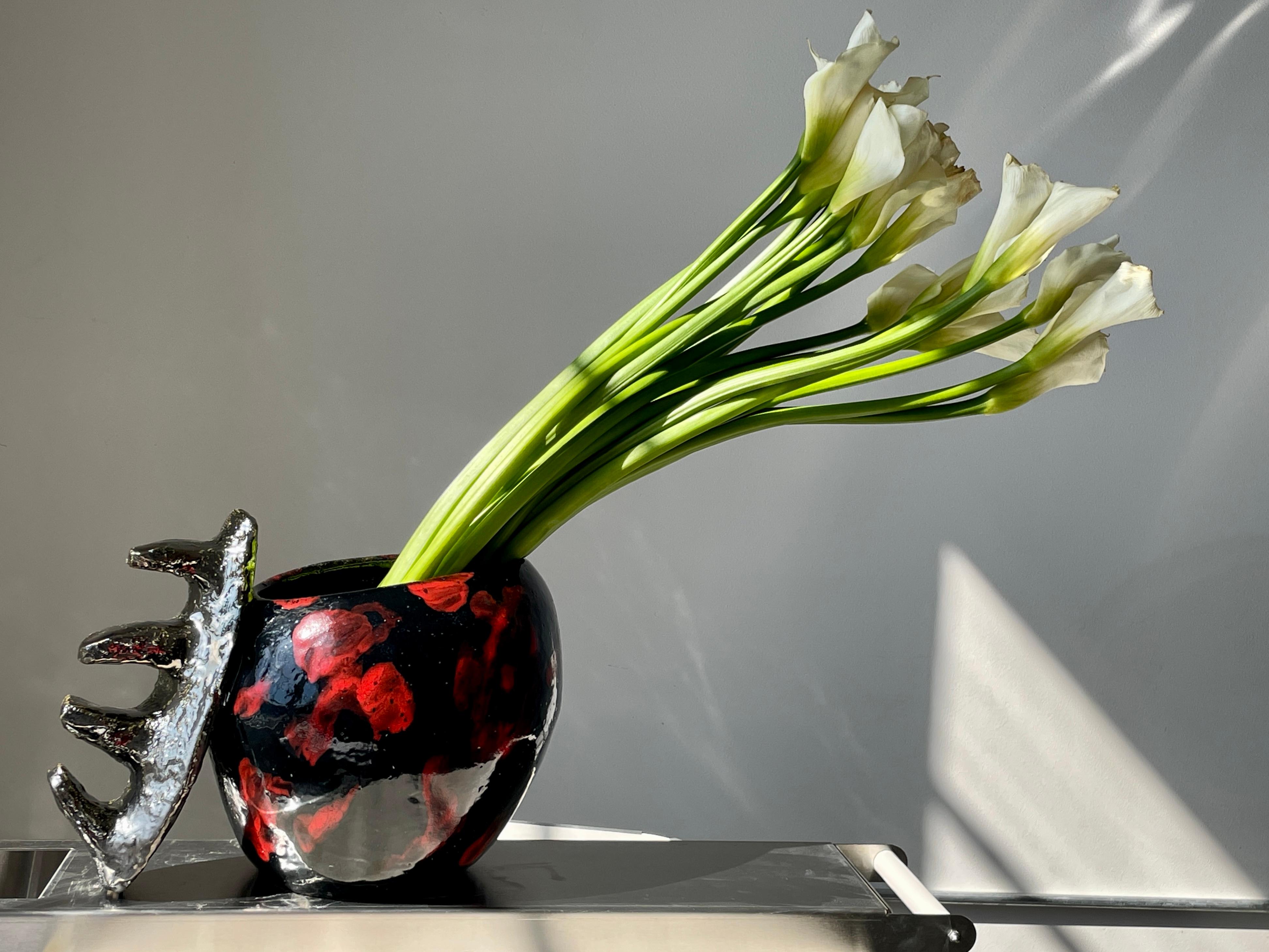 Detached Knuckler Flower Vase, by Artist Stef Duffy In New Condition For Sale In Jersey City, NJ
