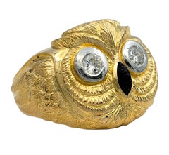 Detailed 18 Karat Yellow Gold Owl Motif Cocktail Ring with Round Diamond Eyes