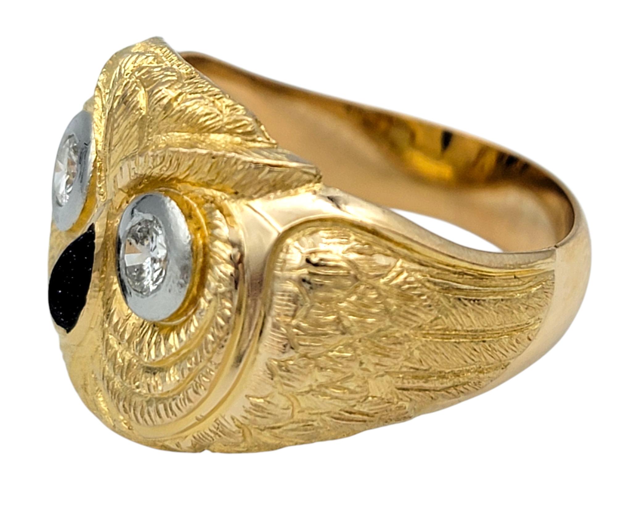 Bague cocktail détaillée en or jaune 18 carats à motif hibou avec yeux ronds de diamants Unisexe en vente