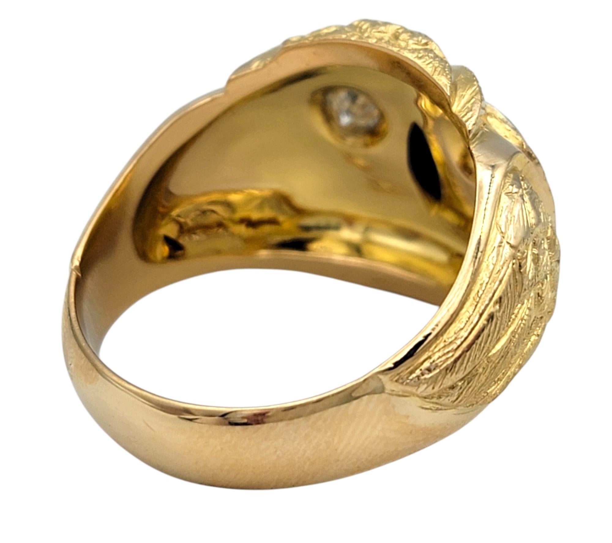 Bague cocktail détaillée en or jaune 18 carats à motif hibou avec yeux ronds de diamants en vente 1