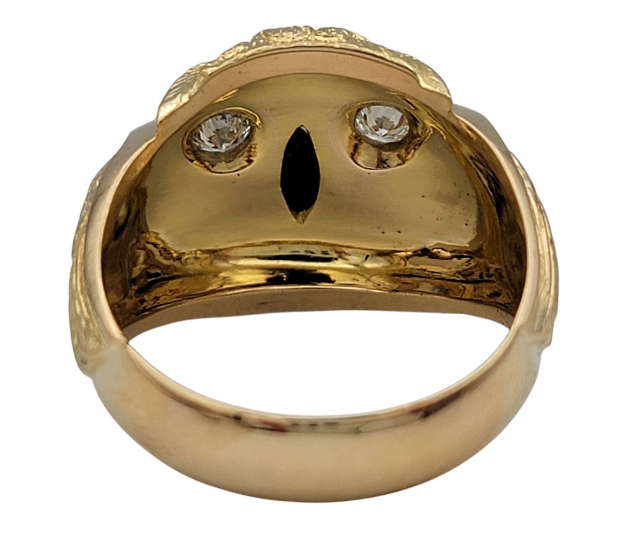 Bague cocktail détaillée en or jaune 18 carats à motif hibou avec yeux ronds de diamants en vente 2