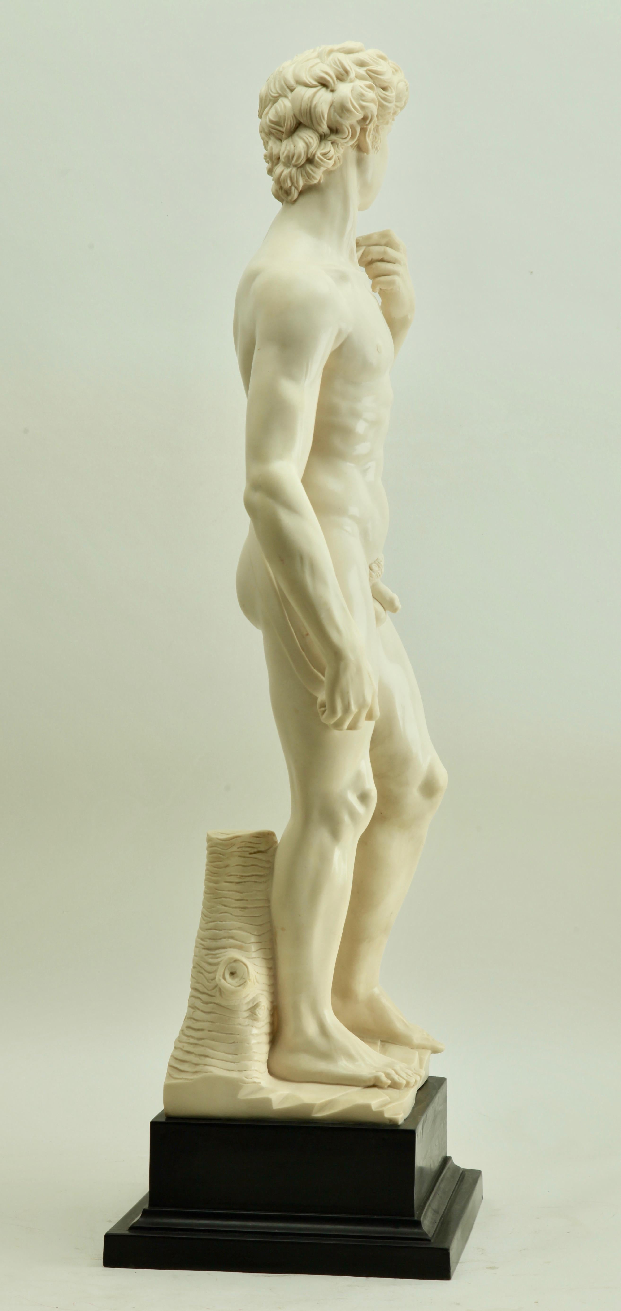 Detaillierte und stilisierte römische Statue des Davids, Skulptur von G Ruggeri (Harz)