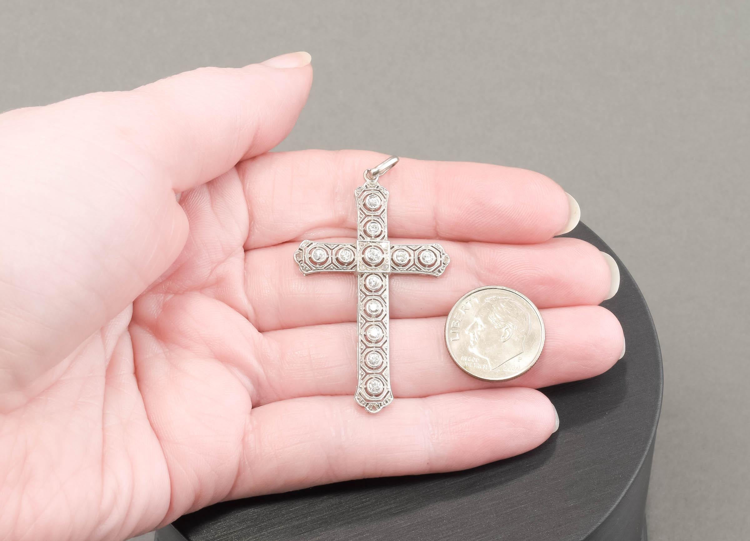 Detailed Art Deco Diamond Cross Pendant in 18K White Gold For Sale 1