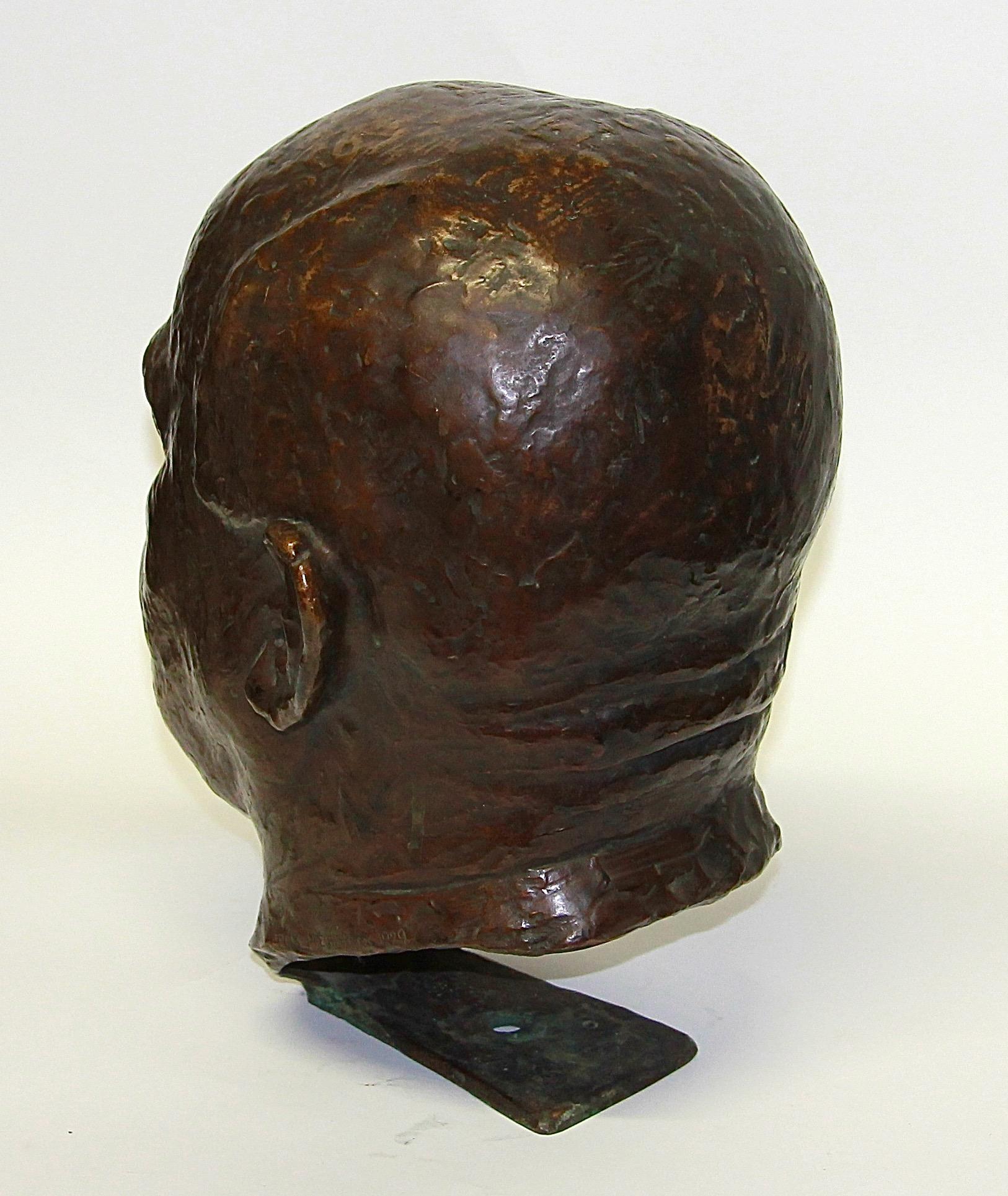 Detailed Bronze Bust, Sculpture of a Man, by Felix Georg Pfeifer, 1929 In Good Condition For Sale In Berlin, DE