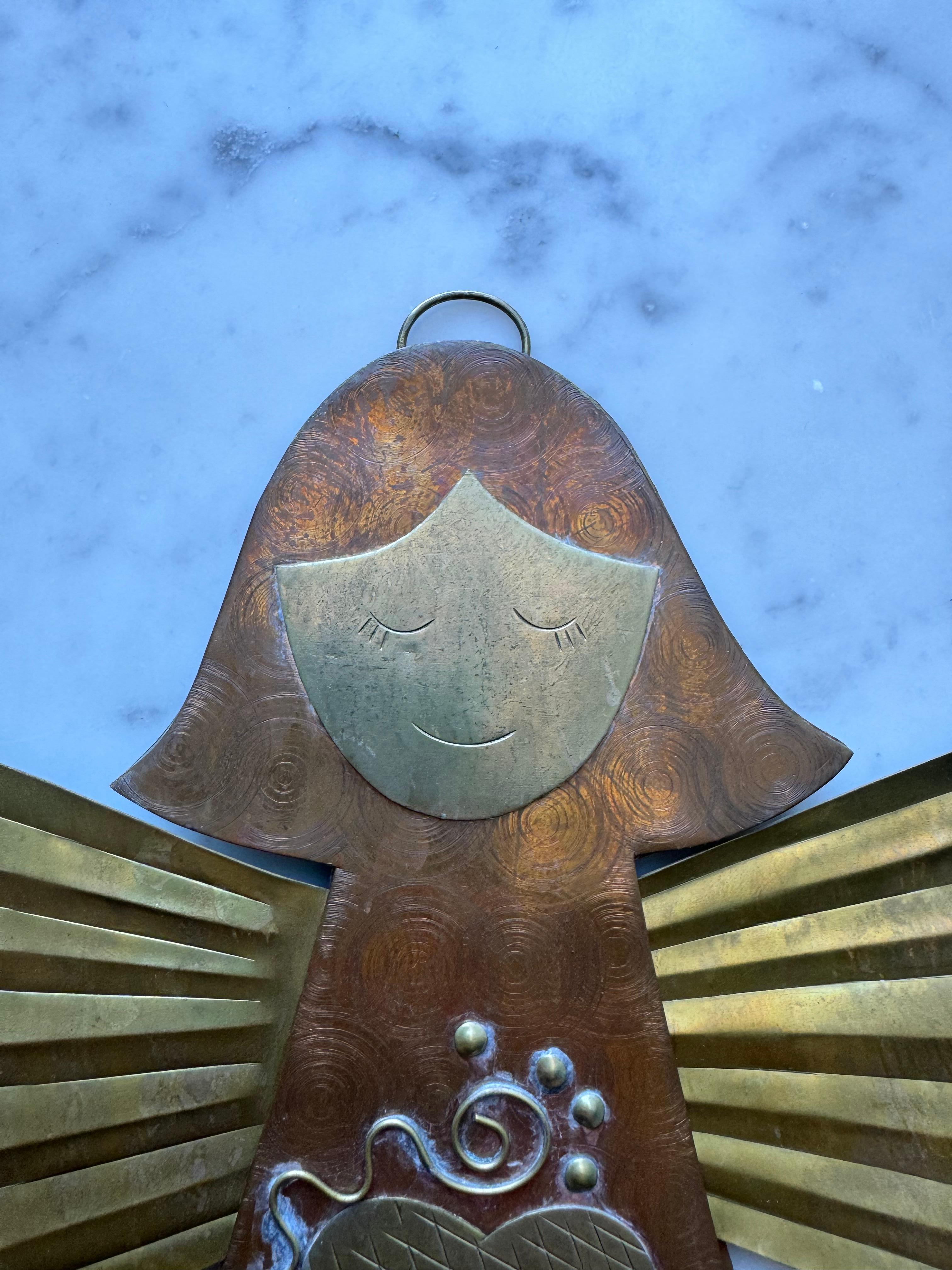 Detaillierte handgefertigte Kupfer und Messing hängende Engel Skulptur im Angebot 5