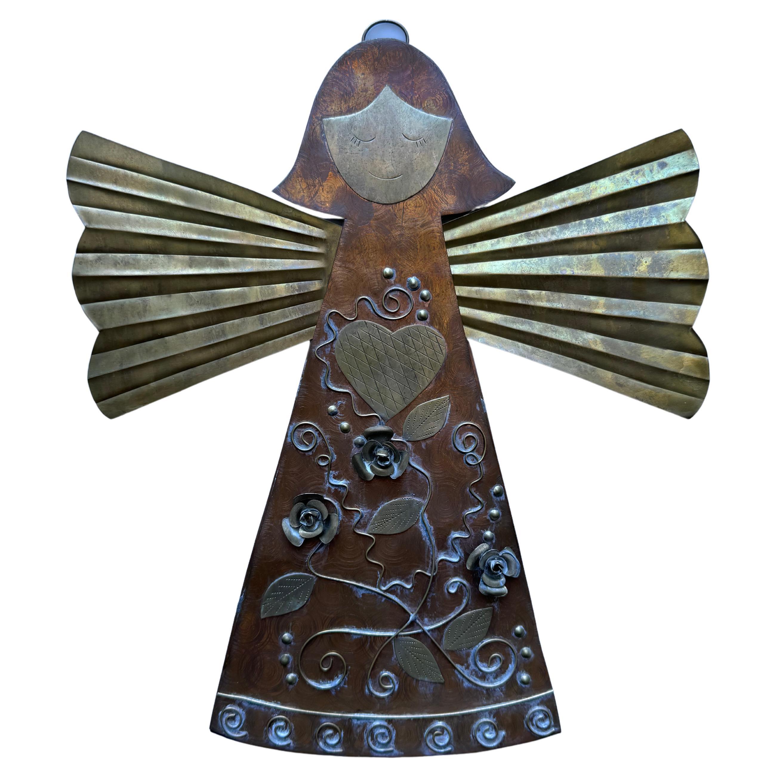 Detaillierte handgefertigte Kupfer und Messing hängende Engel Skulptur im Angebot