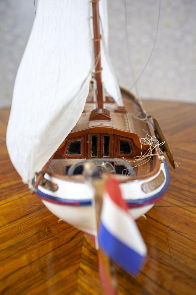 Detailed Model of Dutch Sailing Ship Circa 1930s-1940s In Good Condition For Sale In Opole, PL