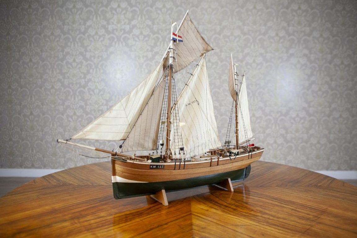 Detailed Model of Dutch Sailing Ship From the 1930s-1940s

A faithfully reproduced model of a vessel dating back to the Interwar Period of the 20th century. In particularly condition.