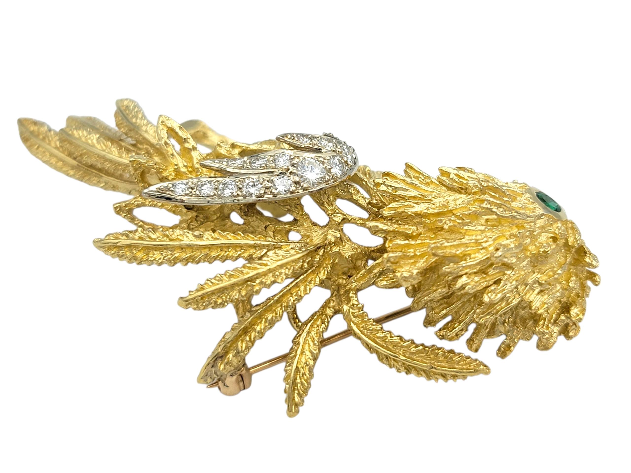 Broche perroquet détaillée avec œil d'émeraude et diamants en or bicolore 18 carats Bon état - En vente à Scottsdale, AZ