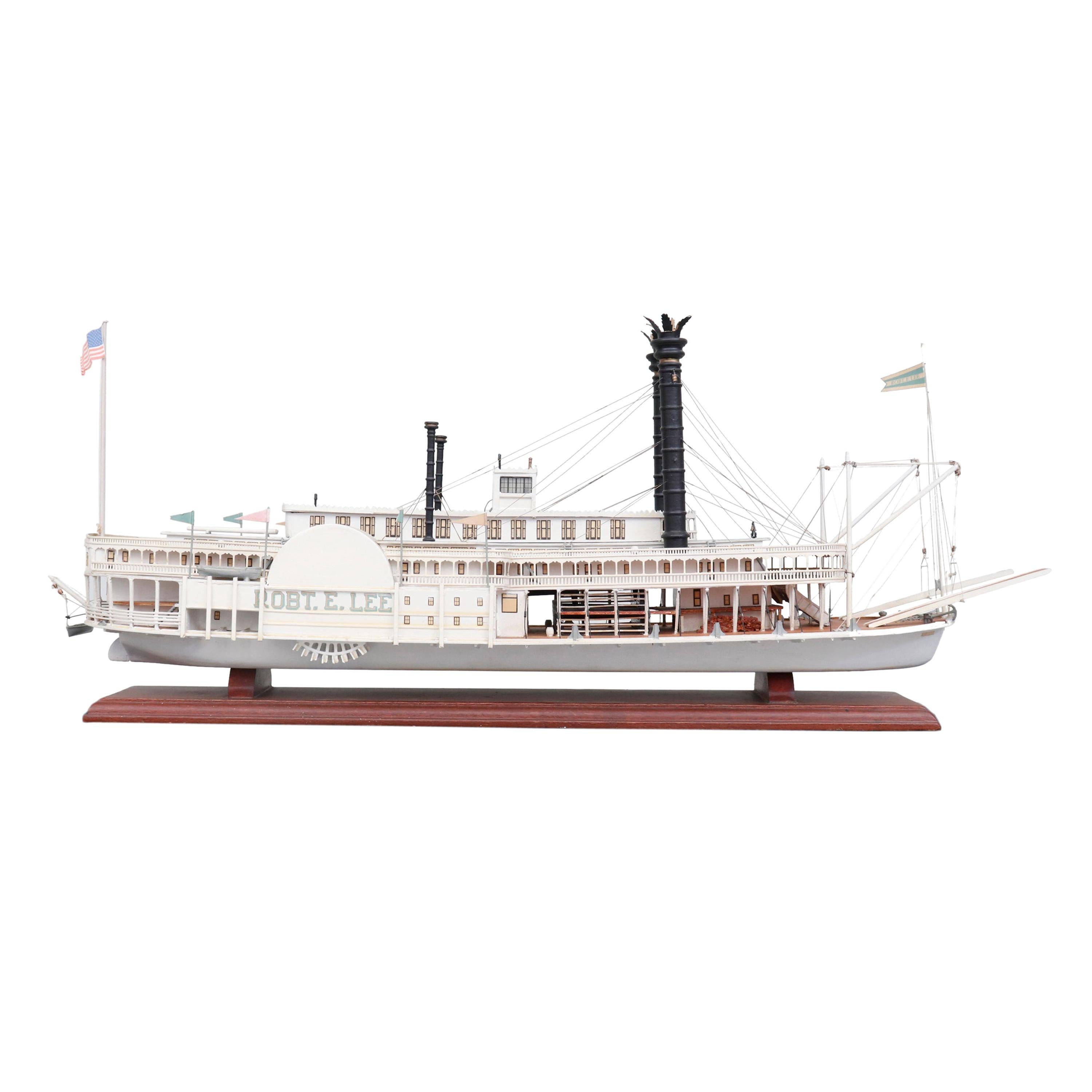 Detailed Replica of the ROBERT E. LEE: Paddle Wheeler