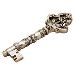 Key Detail en argent avec reliefs et galion découpé