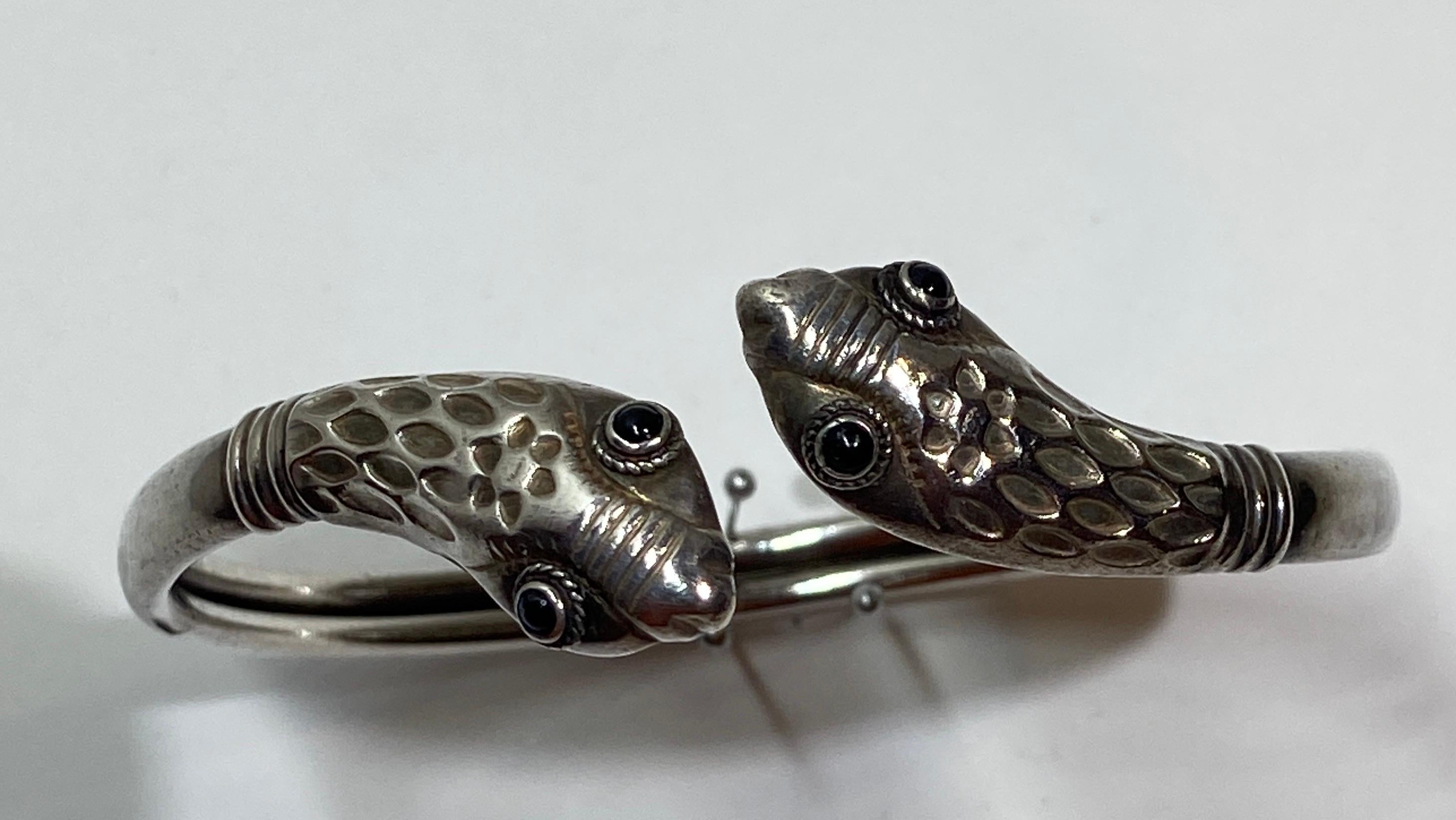 Detailliertes Manschettenarmband aus Sterlingsilber „Paar Schlangen“ (Kunsthandwerker*in) im Angebot