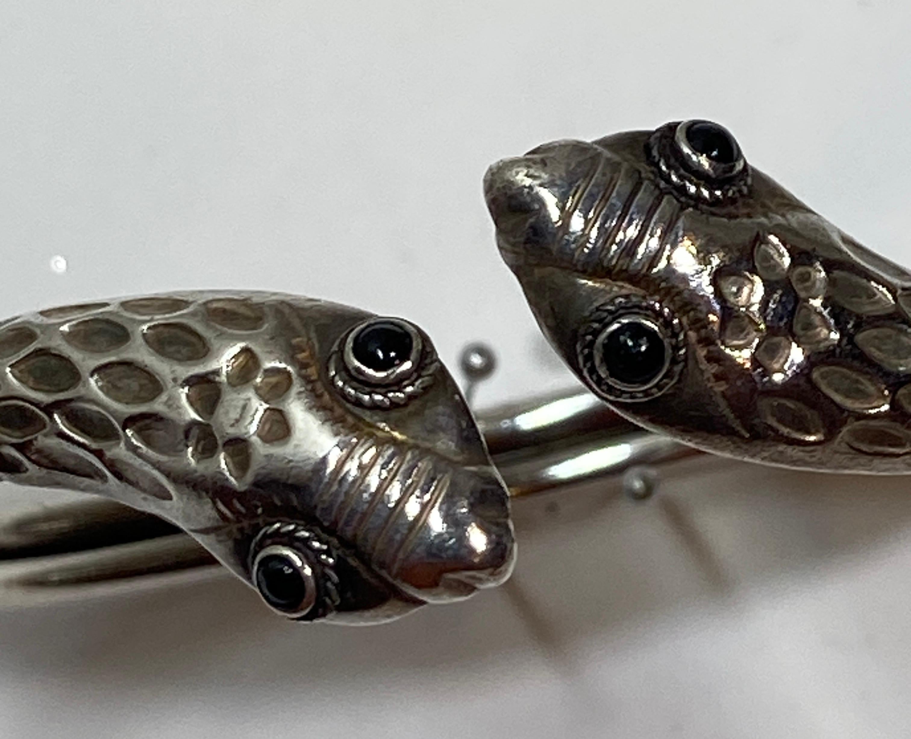 Detailliertes Manschettenarmband aus Sterlingsilber „Paar Schlangen“ im Angebot 1