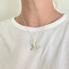 Verzierte Halskette aus Sterlingsilber mit Pelikan-Anhänger und Diamant-Auge