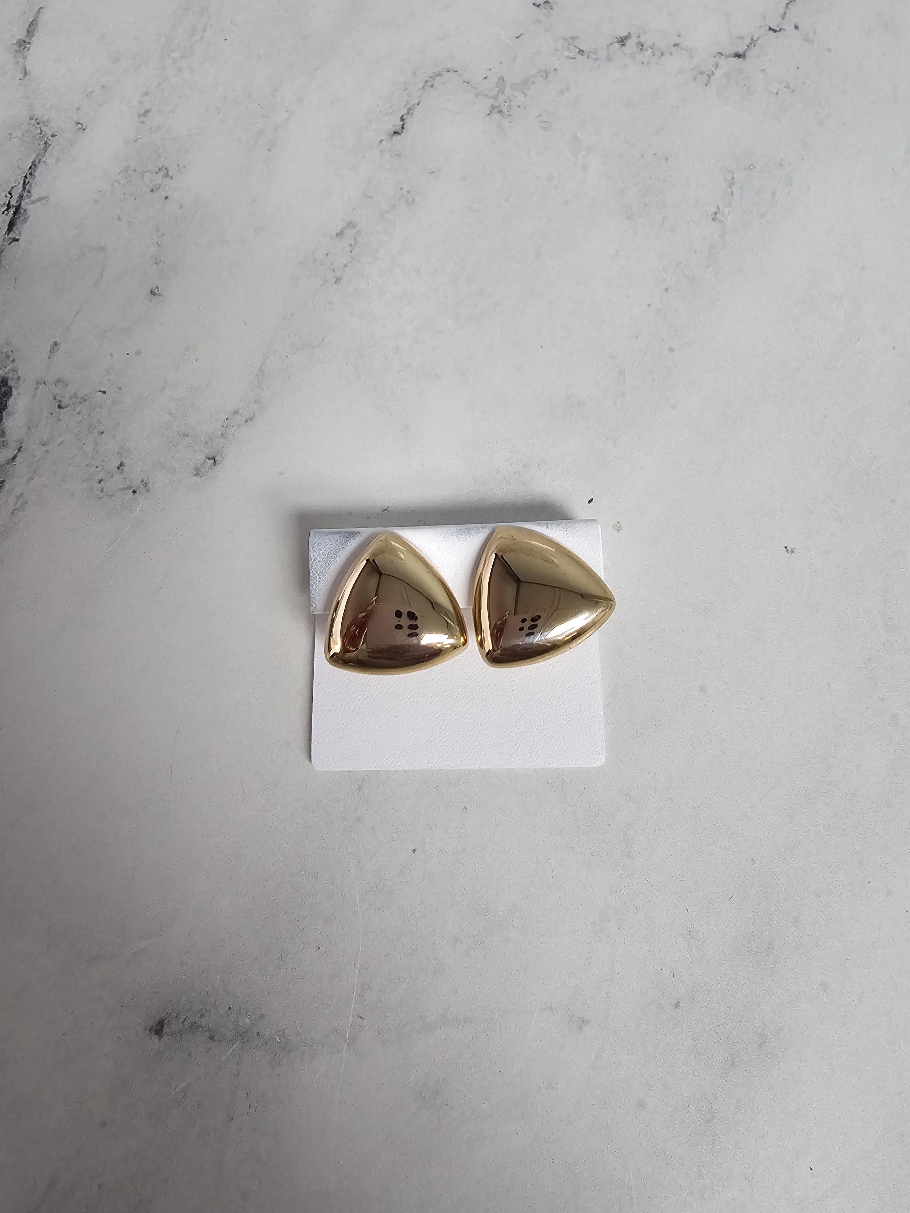 Boucles d'oreilles rondes matelassées verticales détaillées Neuf - En vente à Sugar Land, TX