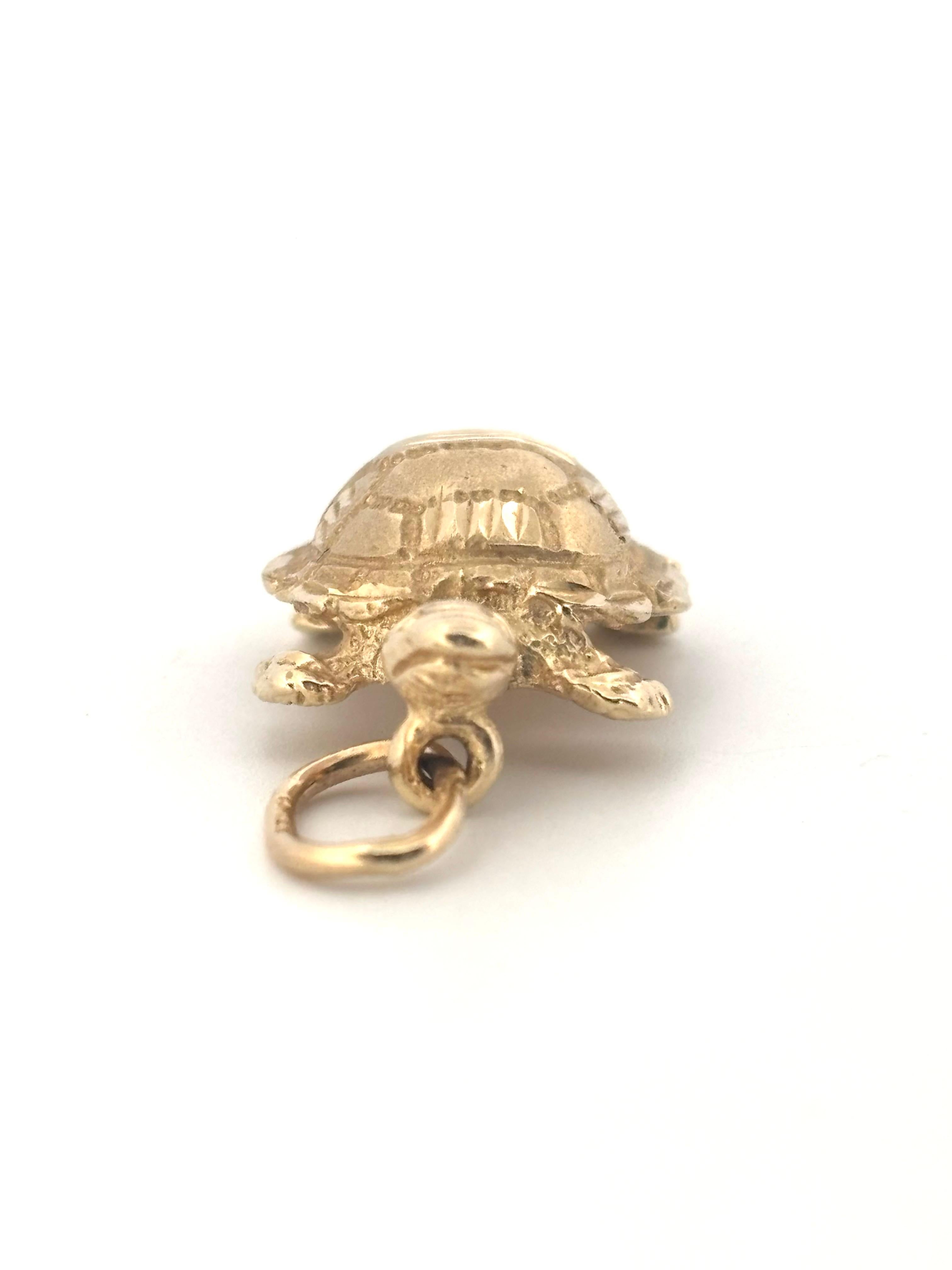 Detaillierte Vintage 14K Gelbgold kleine Schildkröte Anhänger Charme 2,3 Gramm im Zustand „Gut“ im Angebot in Sewickley, PA