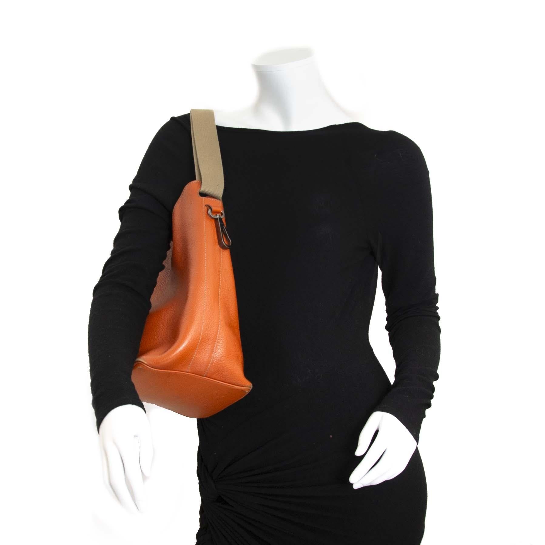Good condition

Deux De Delvaux Orange Bucket Bag

The bucket bag was big in the 1970's, but nowadays the bucket bag is back in business. These bags are so practical and easy to carry that you just need to have one in your life!
This gorgeous