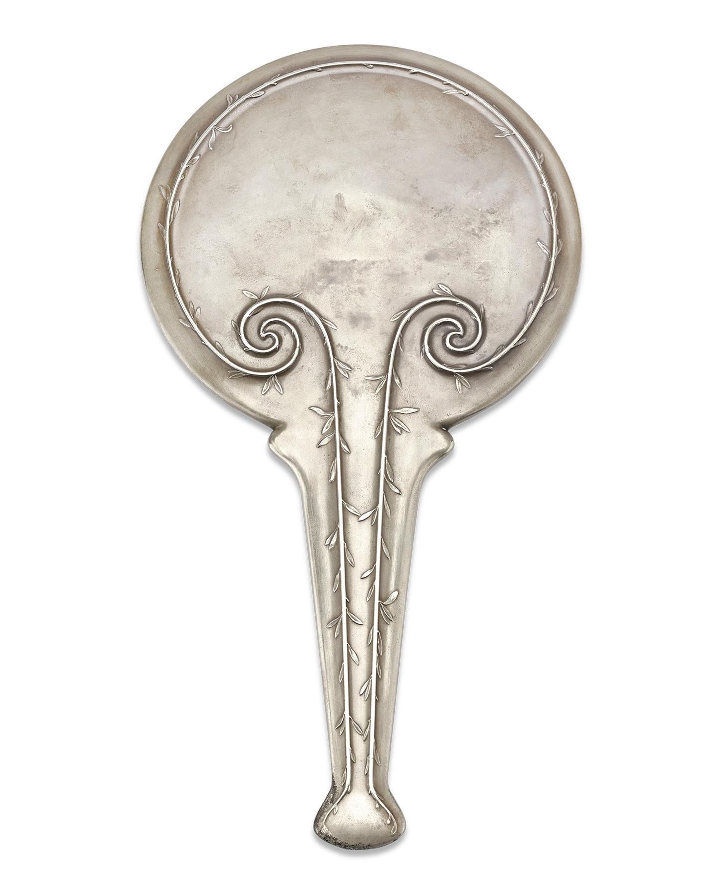 This absolutely exquisite Deux figurines hand mirror was crafted by the legendary French glassmaker René Lalique. The masterfully designed Art Deco creation is formed from silverplate and frosted glass, the medium that made Lalique famous. Two nudes