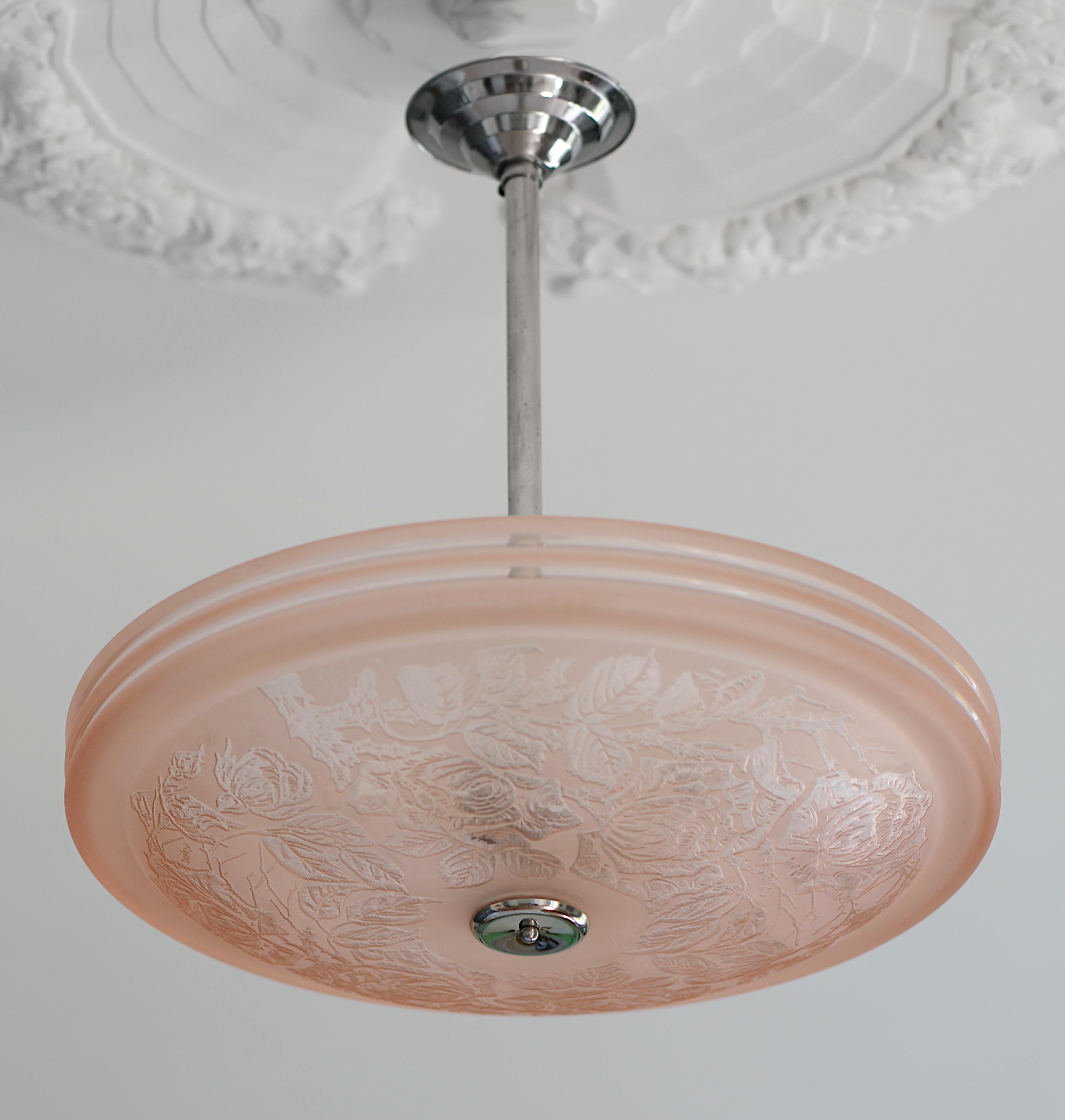 Francese Lampadario a sospensione a forma di rosa canina inciso all'acido di Deveau, 1920 in vendita