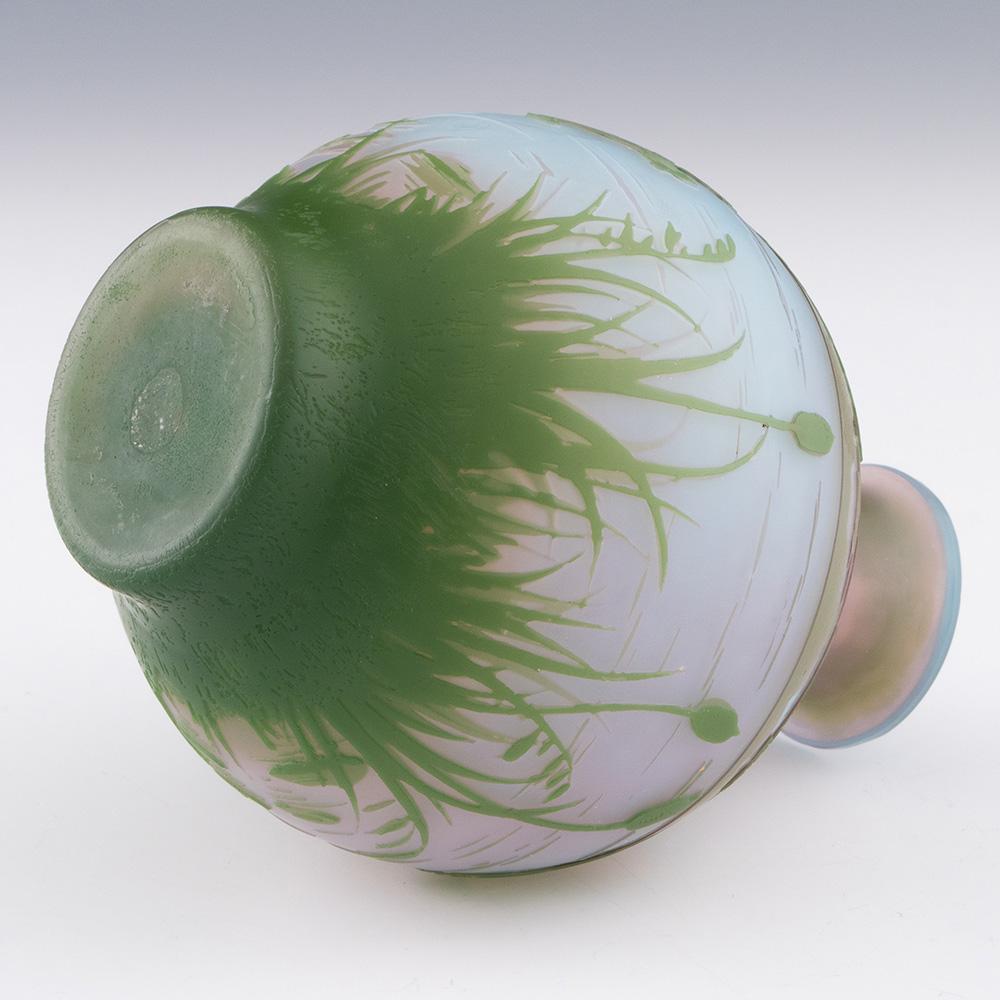 XX secolo Vaso di vetro DeVez Cameo con germani reali in vendita