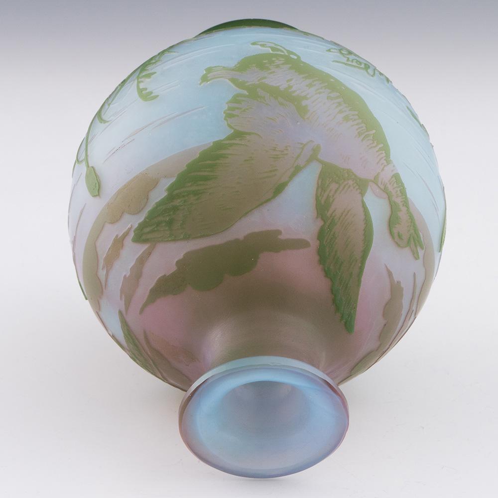 Vetro artistico Vaso di vetro DeVez Cameo con germani reali in vendita