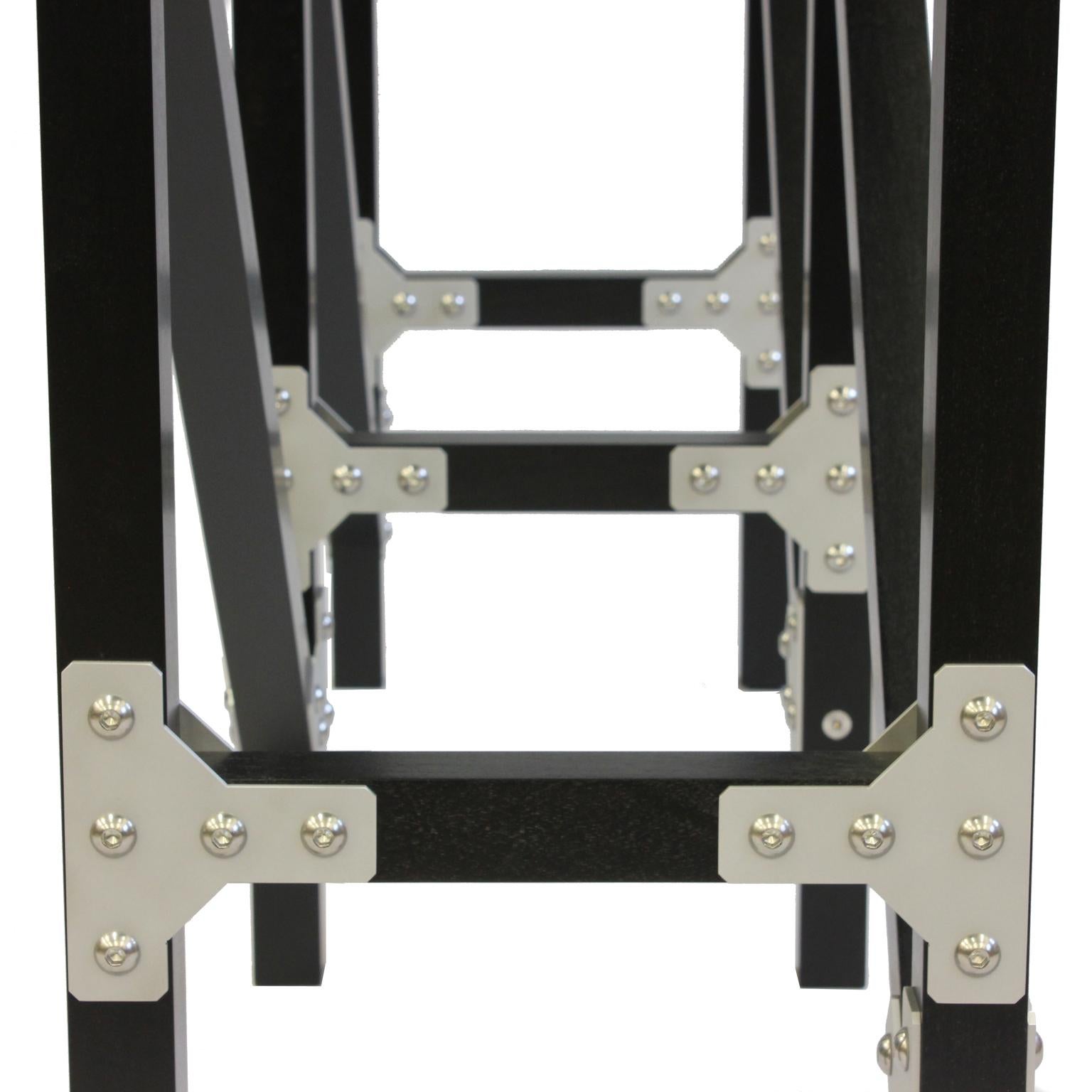 Mesa de Recibidor Industrial Refinada de Peter Harrison, en Madera Negra, En Stock Estadounidense en venta