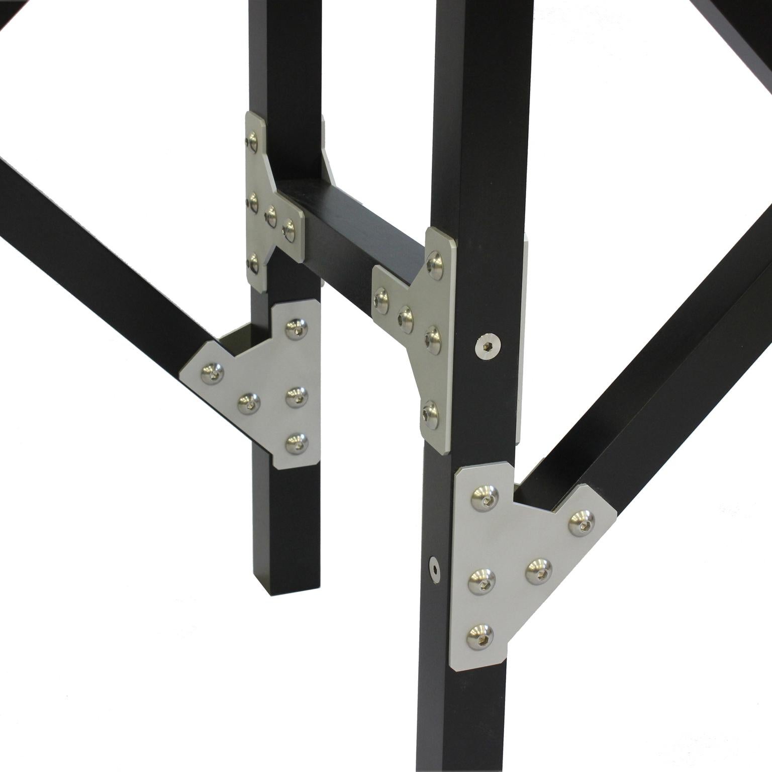 Mesa de Recibidor Industrial Refinada de Peter Harrison, en Madera Negra, En Stock Ennegrecido en venta