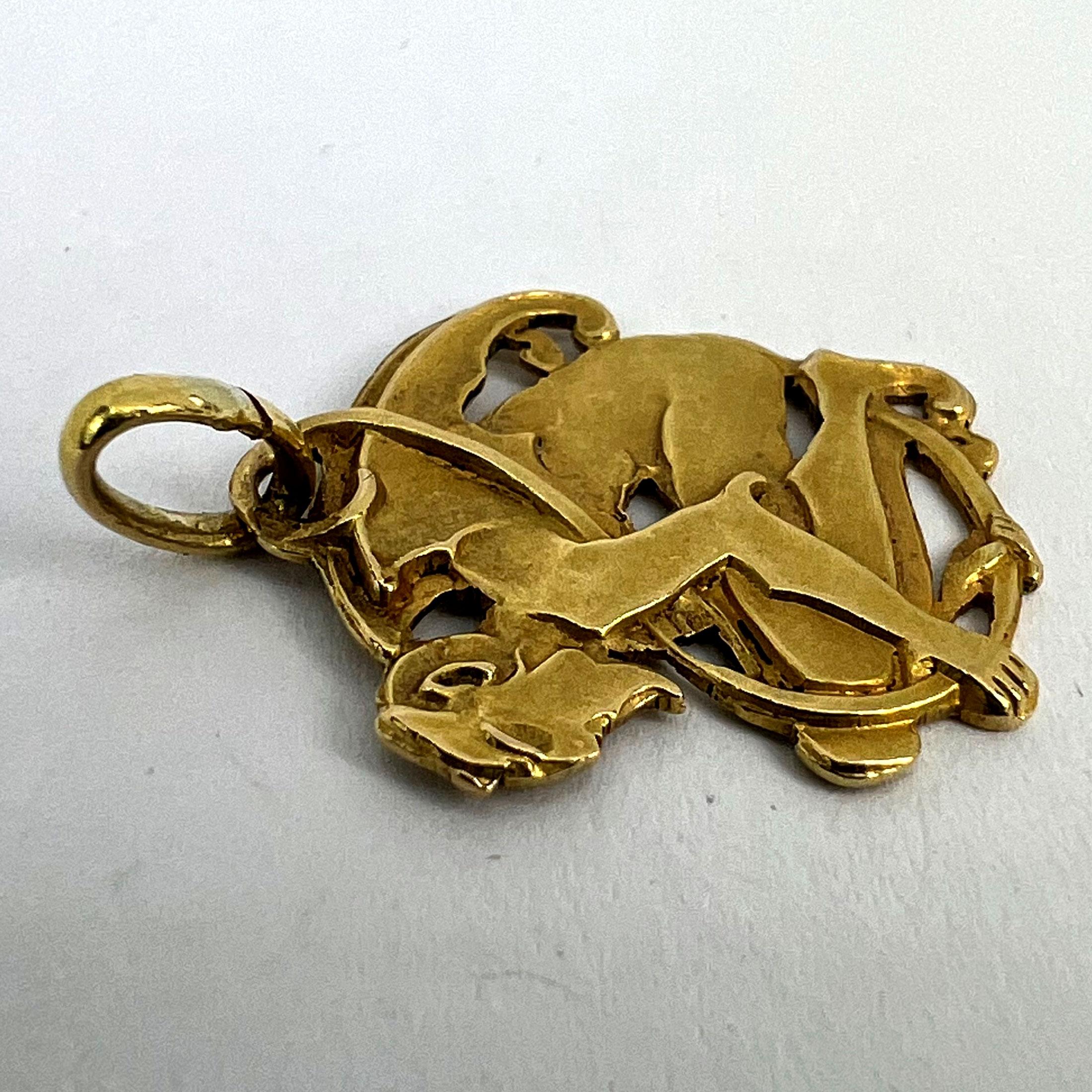 Ciondolo portafortuna Devil in oro giallo 18K in vendita 11