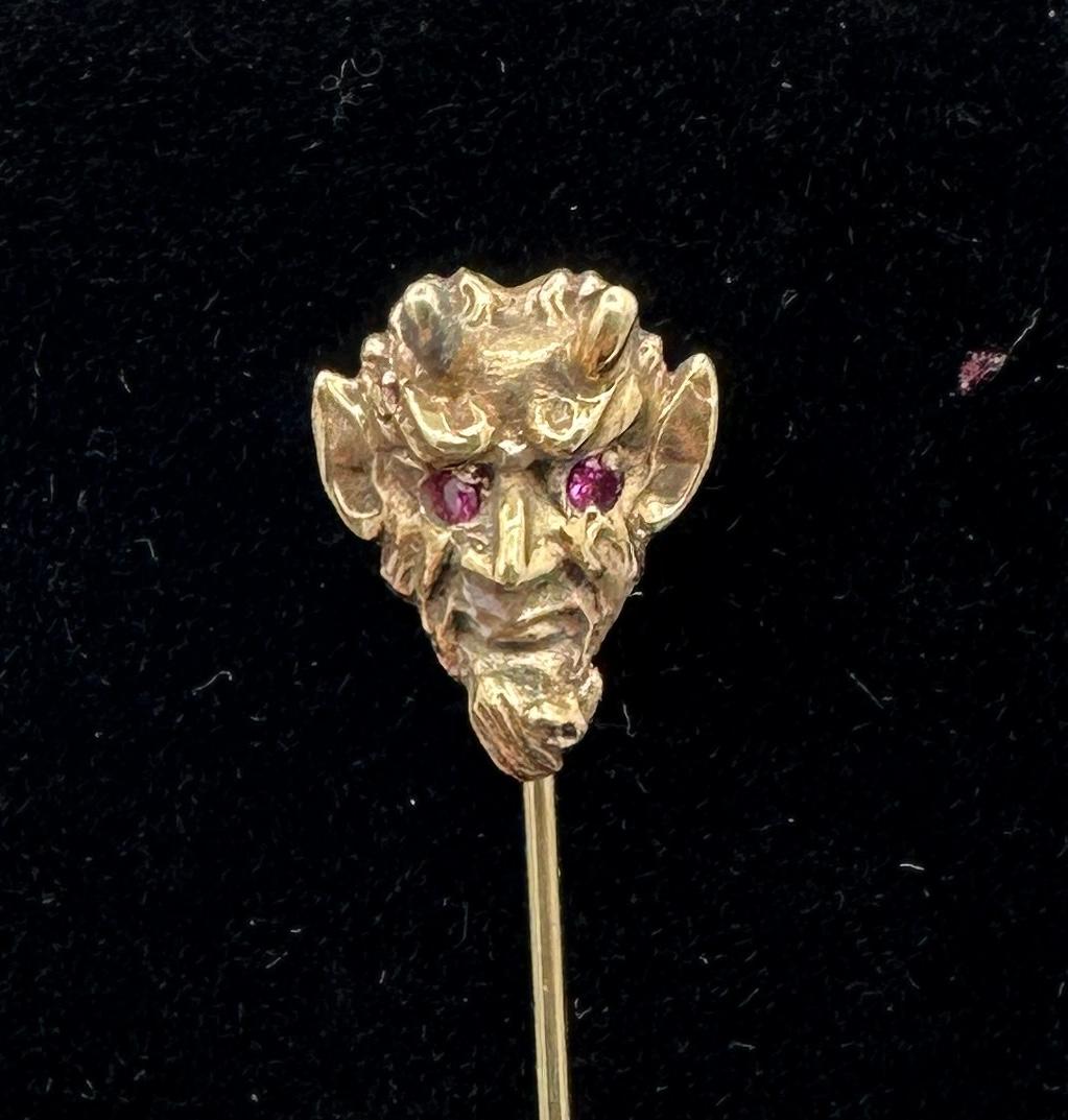 Spillone del diavolo con occhi di rubino rosso in oro 14 carati Antico Vittoriano Raro In condizioni ottime in vendita a New York, NY
