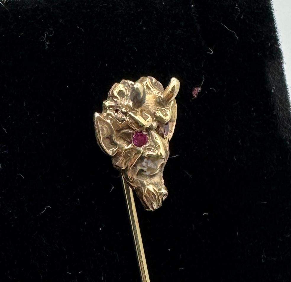Spillone del diavolo con occhi di rubino rosso in oro 14 carati Antico Vittoriano Raro in vendita 1