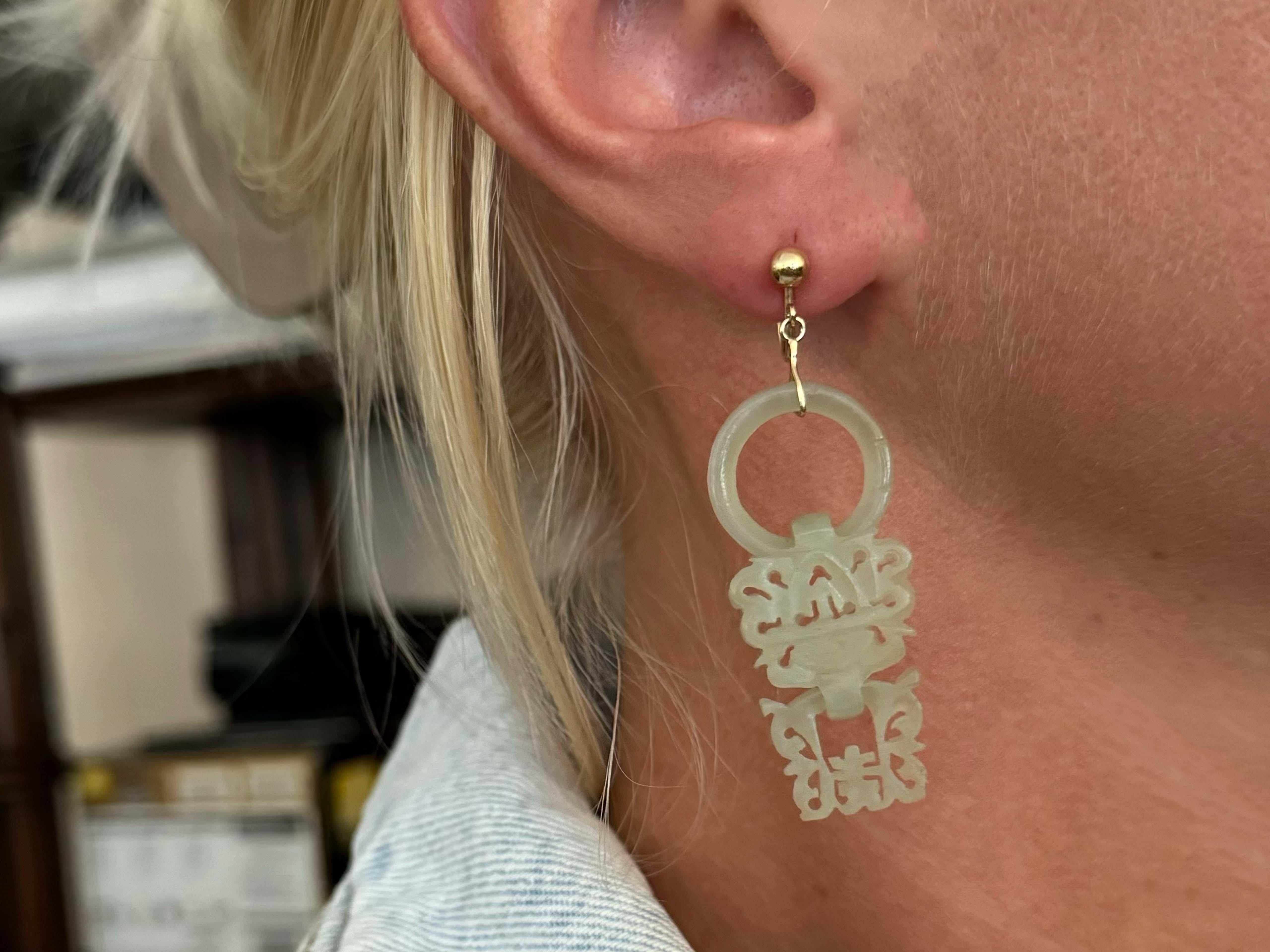Boucles d'oreilles Spécifications :

Métal : Or jaune 14K

Jade : Jade blanc naturel

Poids total : 9,8 grammes

Dimensions des boucles d'oreilles : ~2.60