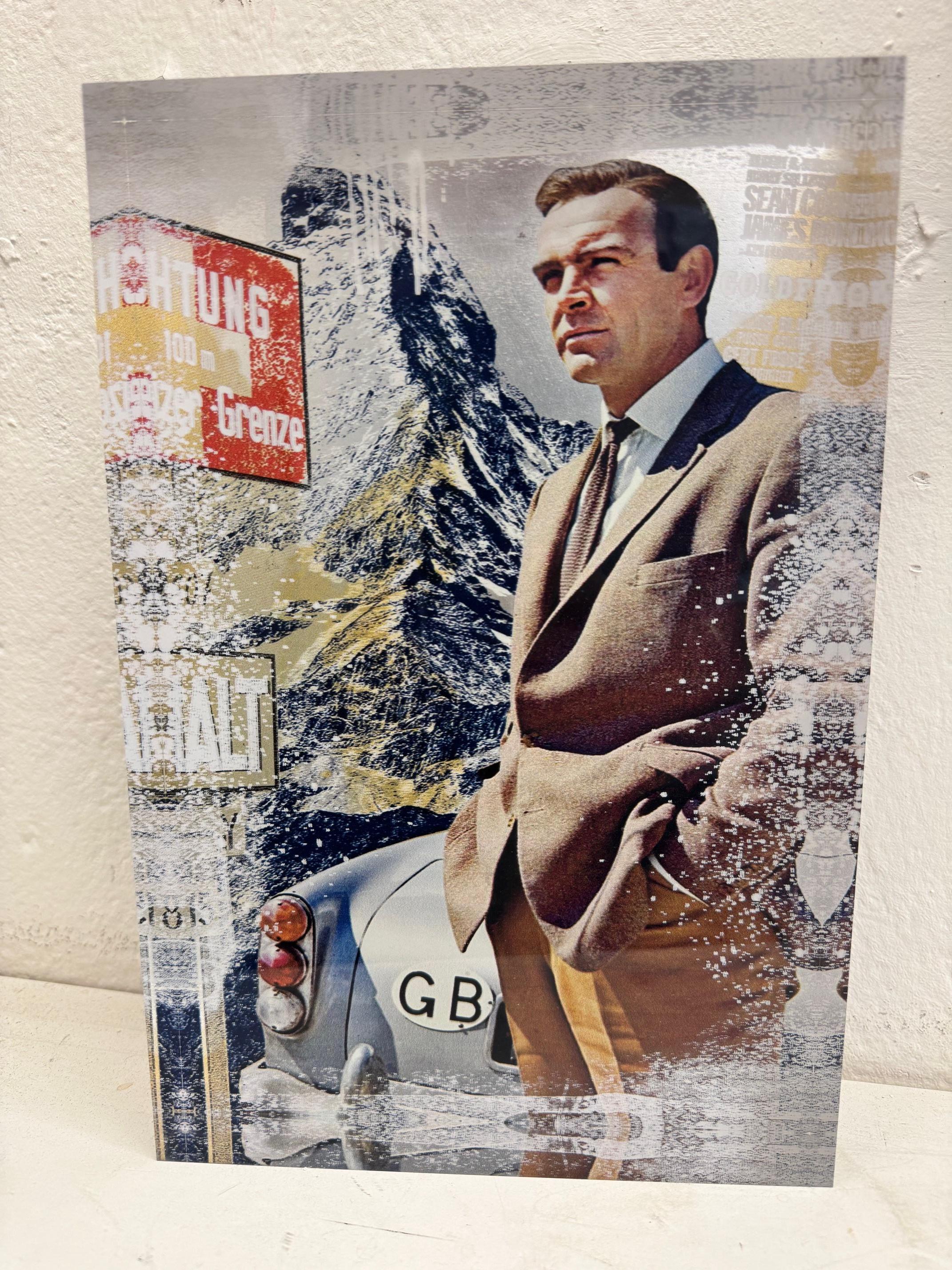 Gran escultura Bond-contemporánea de arte pop acílico que representa a Sean Connery Goldfinger - Mixed Media Art de Devin Miles