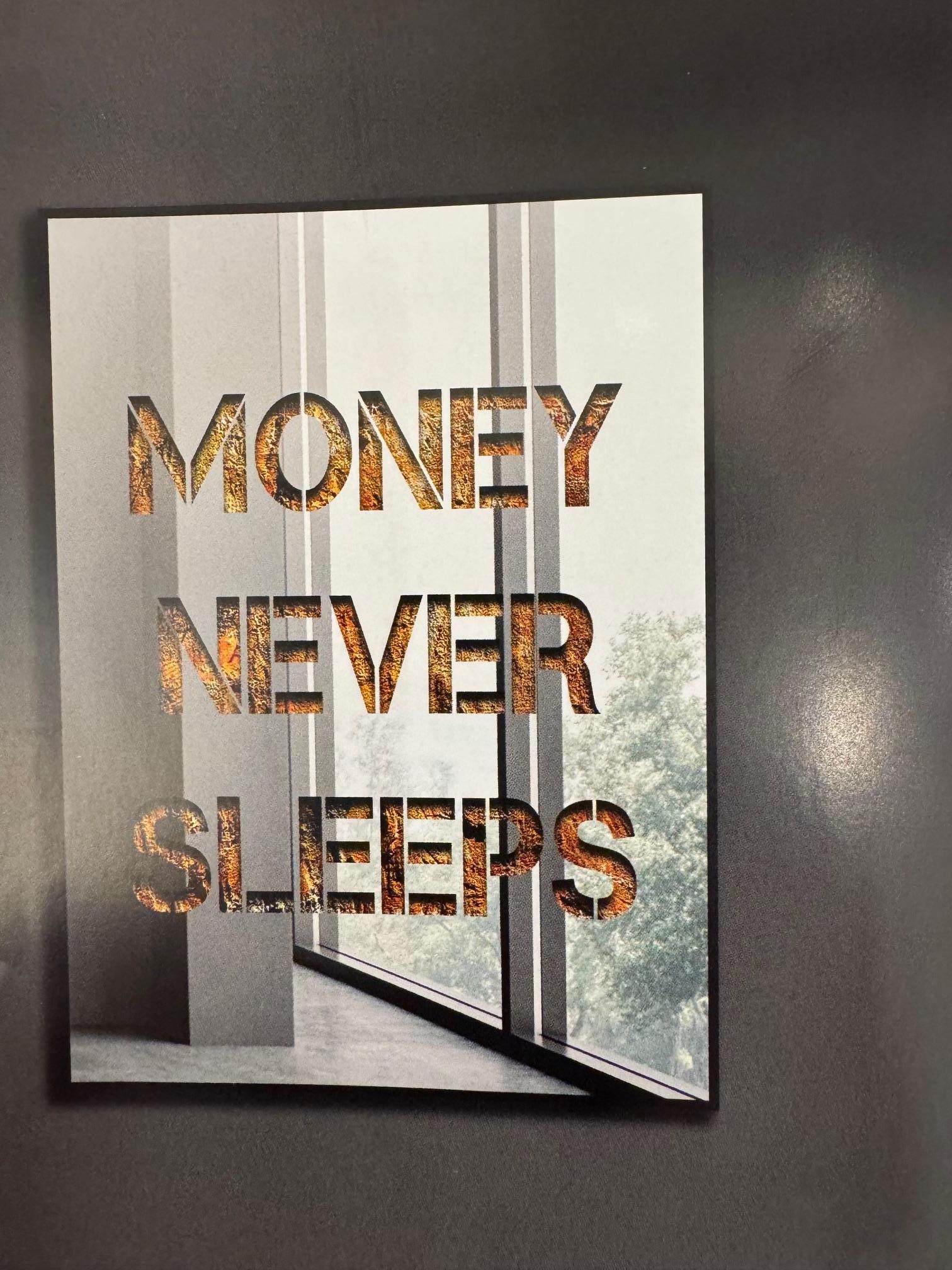 Money Never Sleeps - zeitgenössischer Pop-Art-Ausschnitt, Blattgold mit silberner Beschriftung im Angebot 5