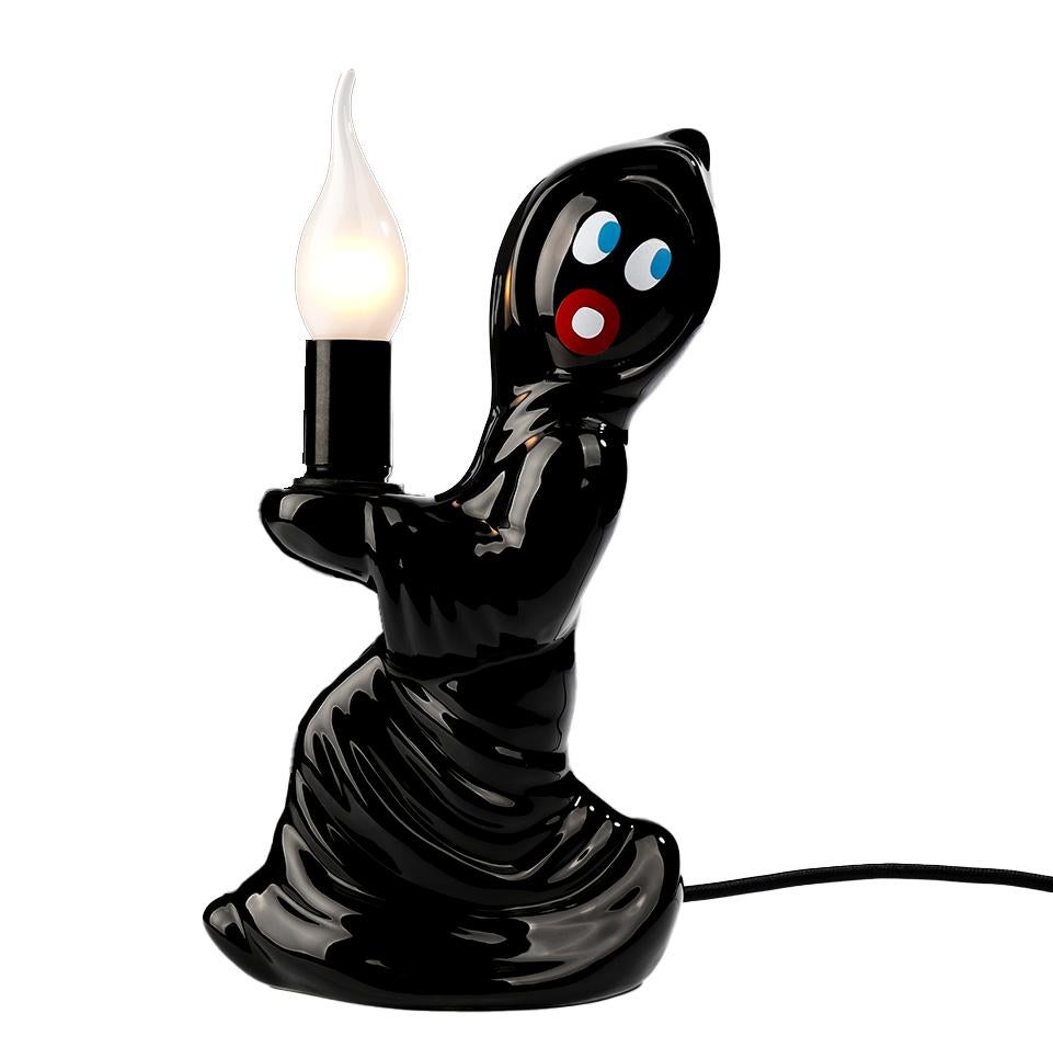 La couleur dans la nuit

Par Devin Troy Strother

2018

COA signé et numéroté

Lampe en porcelaine émaillée noire

70.9 x 41.9 cm

Edition de 100 + 10APs