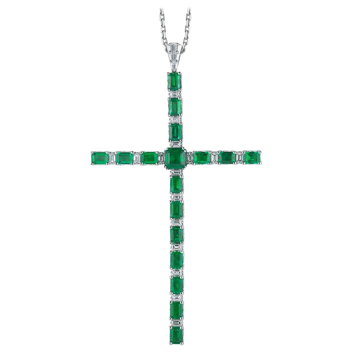 Devine Emerald Pendant with Diamonds For Sale