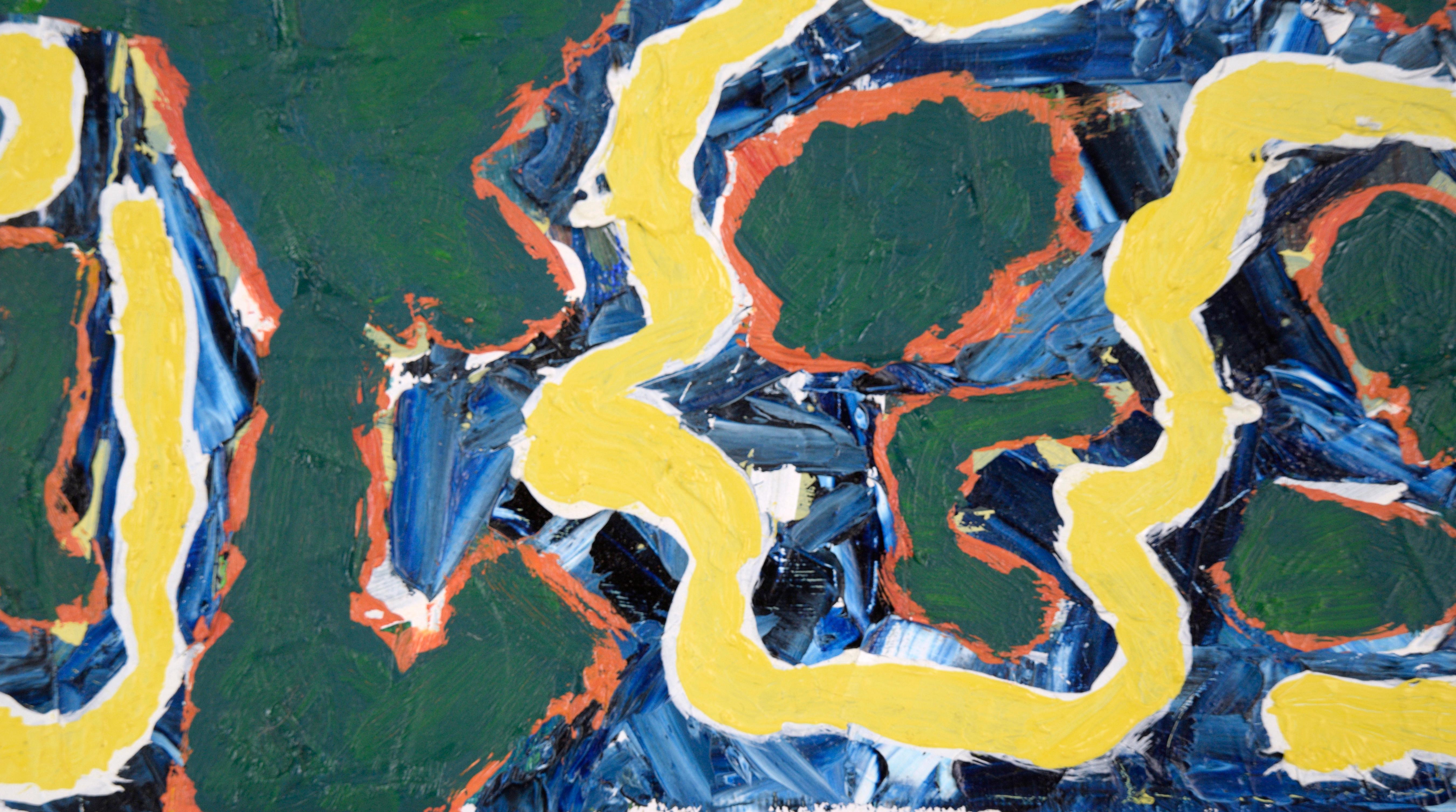 Reich strukturierte abstrakte Komposition des kalifornischen Künstlers Devon Brockopp-Hammer (Amerikaner, geb. 1986). Auf einem blauen Hintergrund schweben grüne Flecken, die von orangefarbenen Umrissen umgeben sind. Zwischen den Flecken verläuft