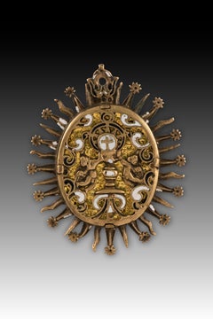 Devotional medallion. Bronze, enamel, etc. Spanish school, 17th century.
