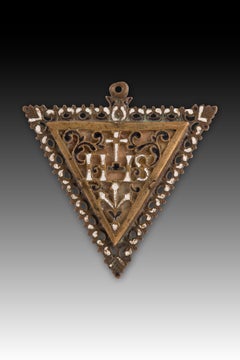 Devotional medallion. Bronze, enamel, glass, etc. Spanish school, 17th century.