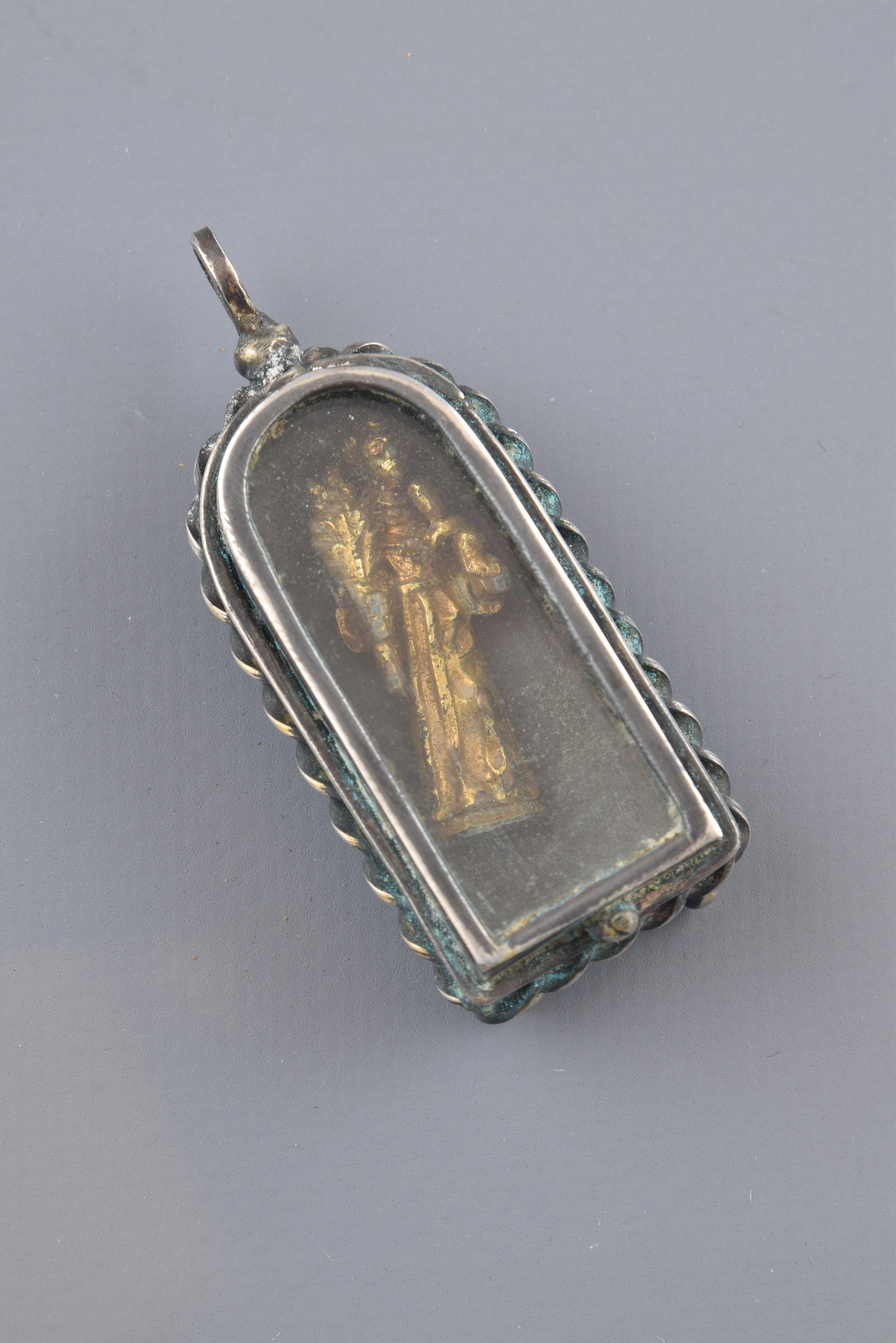 Devotional Pendant, Silver, Glass, 17th Century In Fair Condition In Madrid, ES