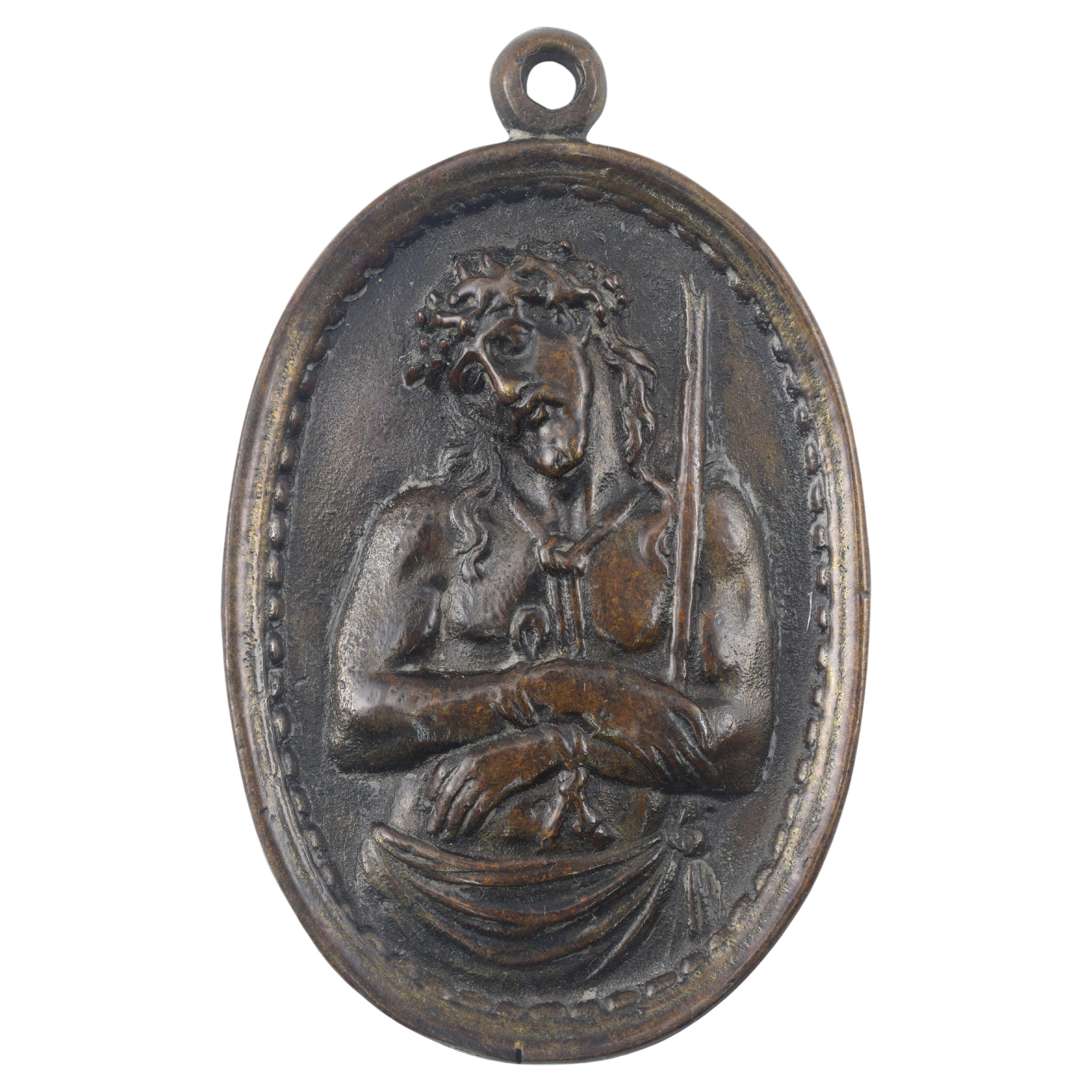 Devotional plaque, Ecce Homo. Bronze. Spanish school, 17th century.  For Sale