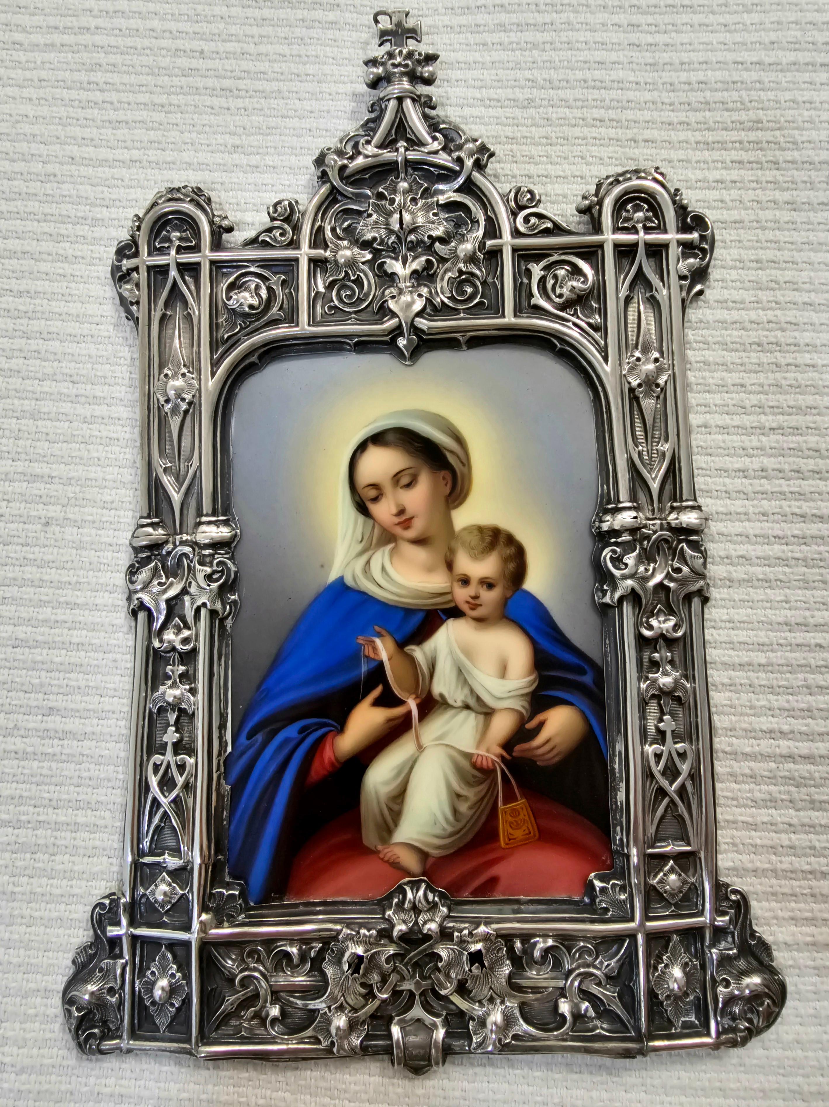 Devotionale Plakette der Jungfrau und des Kindes in Emaille und Silberbeschlägen. Frankreich (19. Jahrhundert) im Angebot