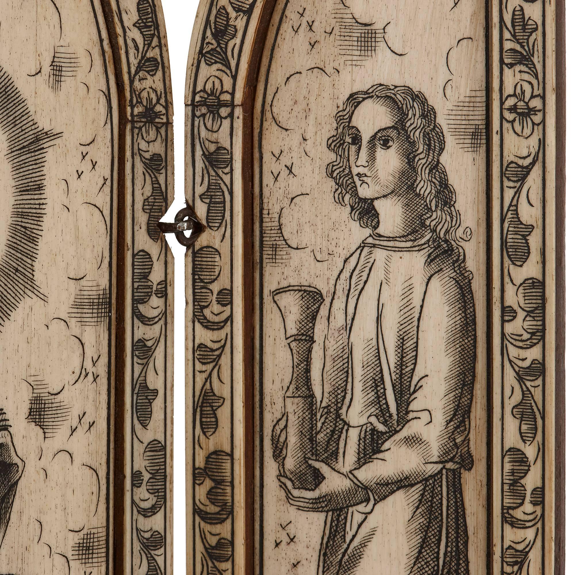 Devotional Triptych Engraved with Depictions of the Madonna In Good Condition For Sale In London, GB