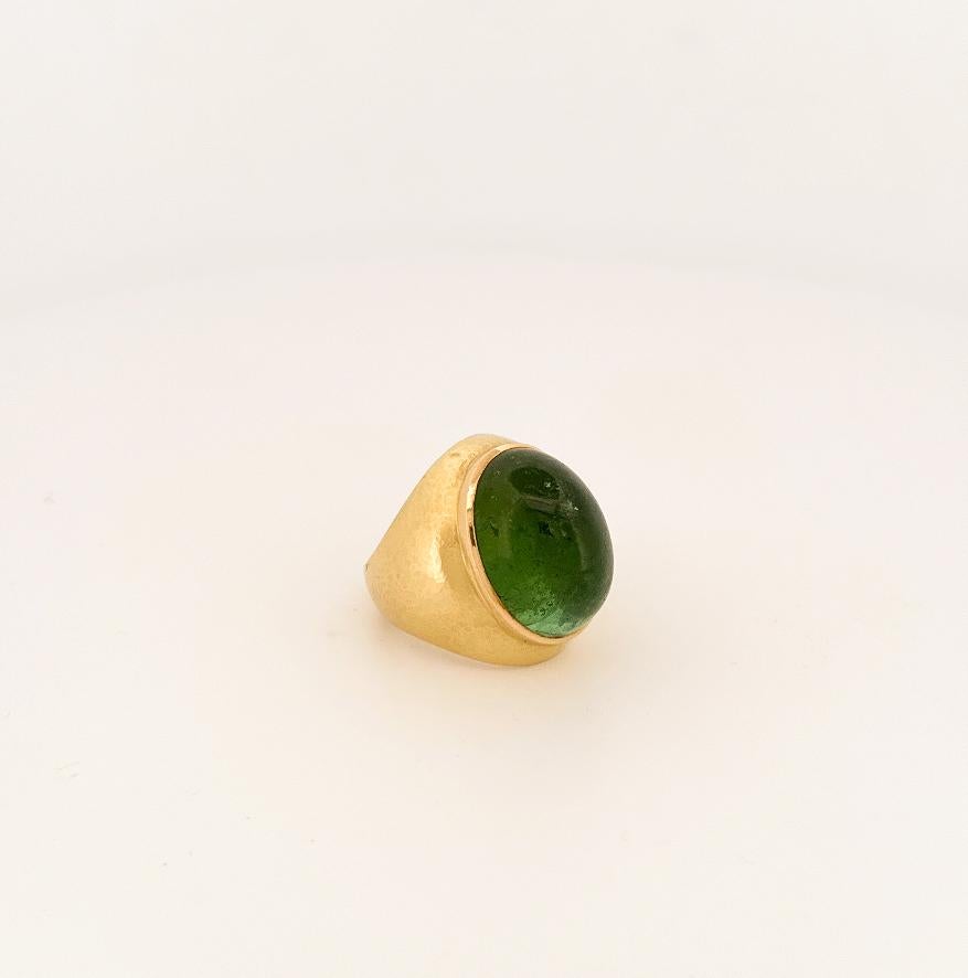 Devroomen Estate 18k Yellow Gold 16.5 Carat Green Tourmaline Cabochon Ring 7