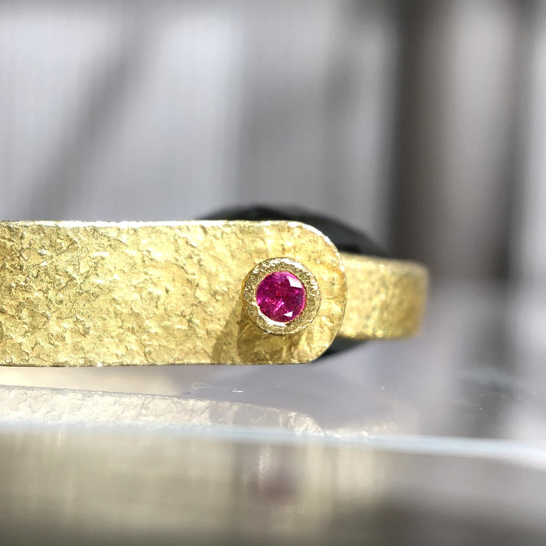 Devta Doolan Black and Pink Spinel High Karat Gold One of a Kind Flip Ring In New Condition In Dallas, TX