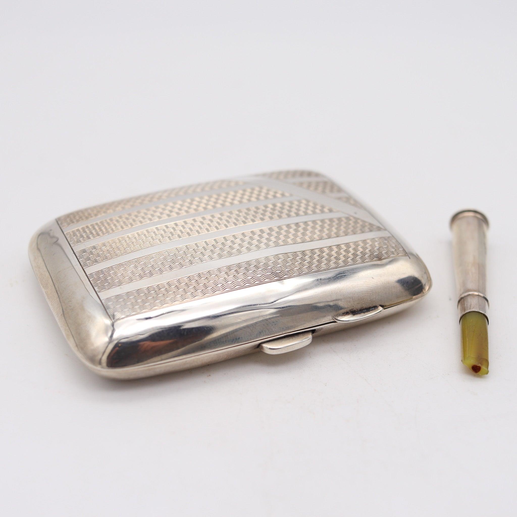 Mechanical cigarettes case set designed by Deykin & Harrison.

This is a very interesting mechanical case, created in Birmingham England during the art deco period at the silversmith workshop of Deykin & Harrison, back in the late 1930. The