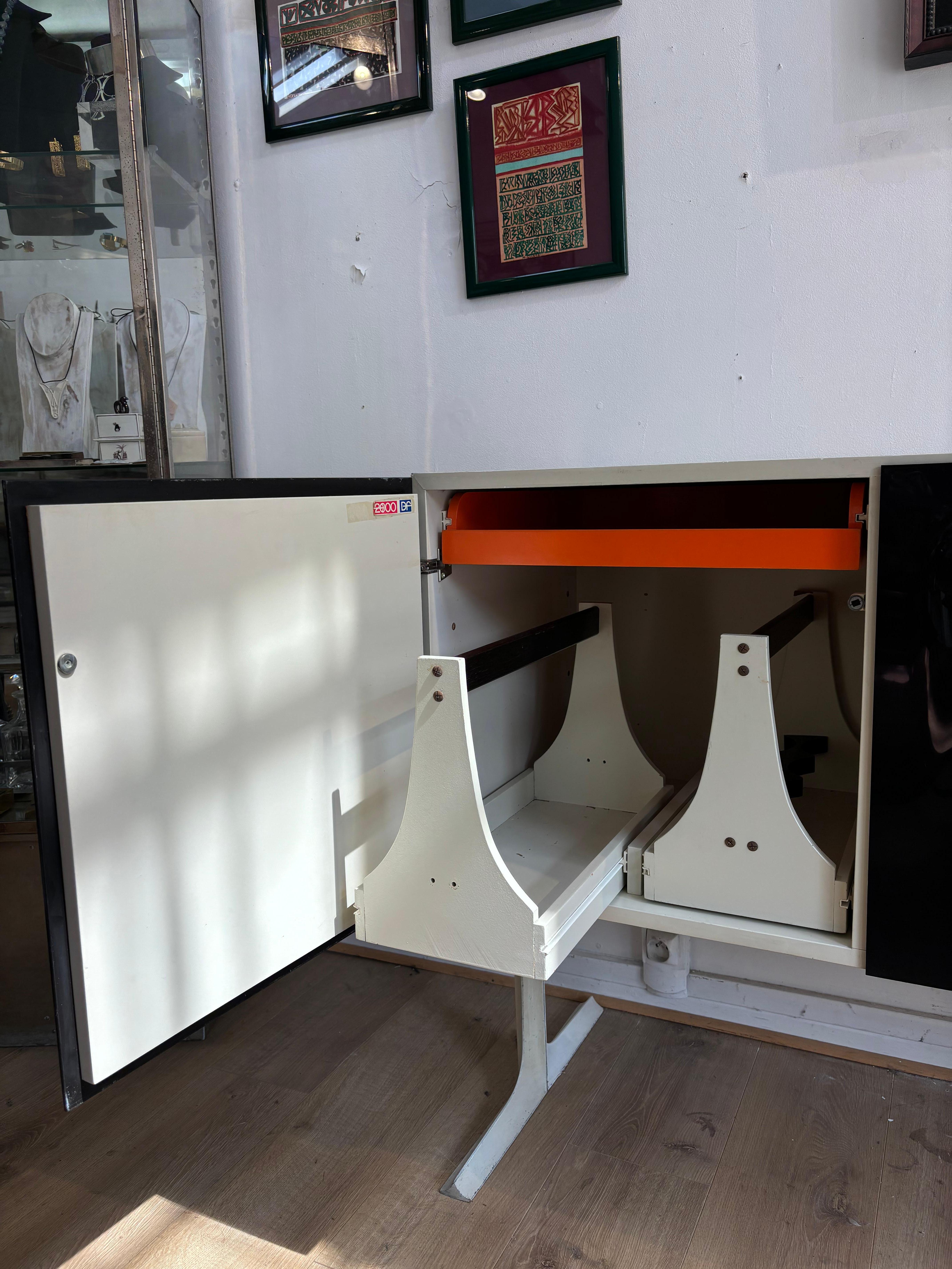 Aparador DF 2000 de Raymond Loewy en venta 3