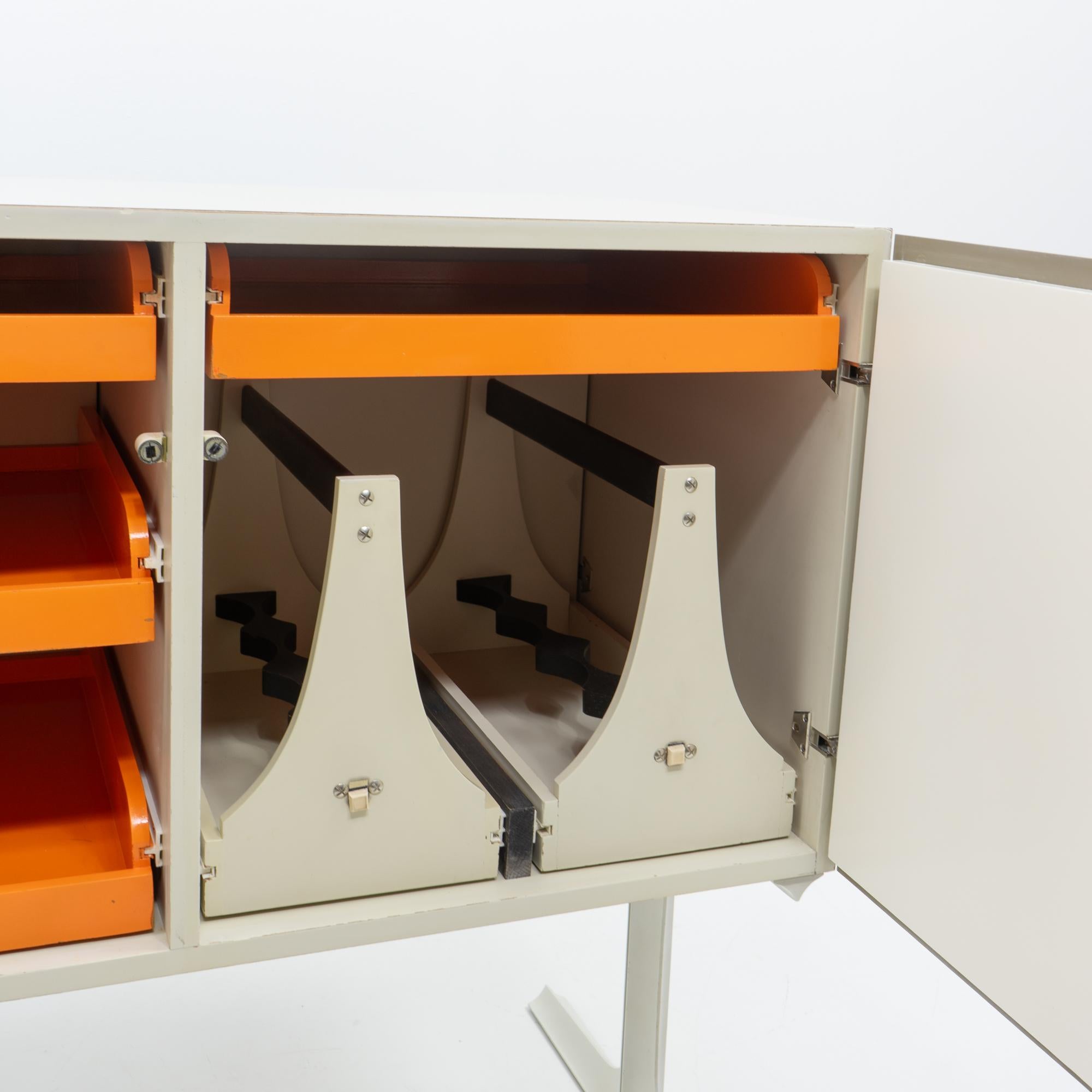 Credenza DF 2000, Raymond Loewy per Doubinsky Frères, Francia, anni '60 in vendita 11