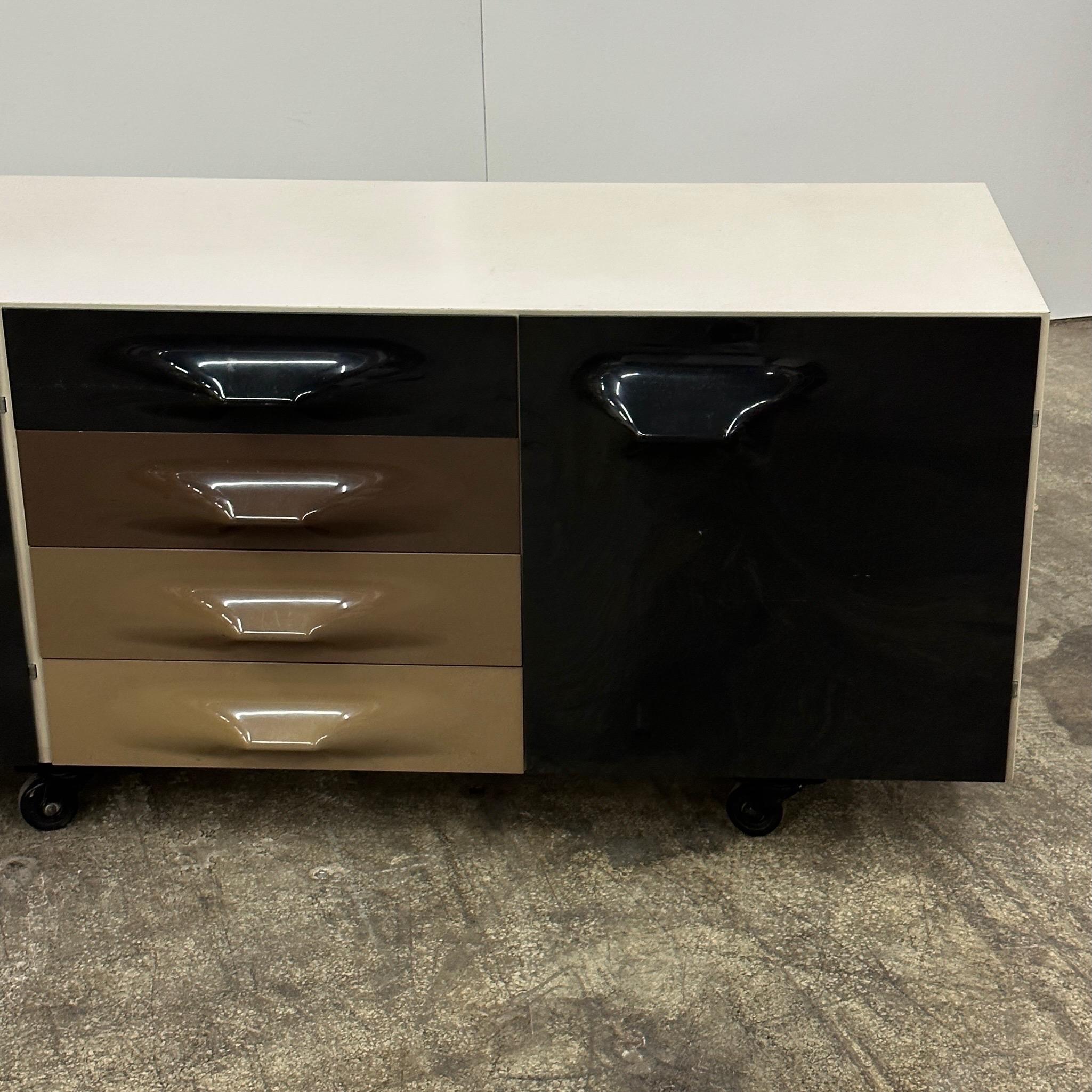 DF2000 Cabinet/Credenza by Raymond Loewy for Doubinsky Freres For Sale 1